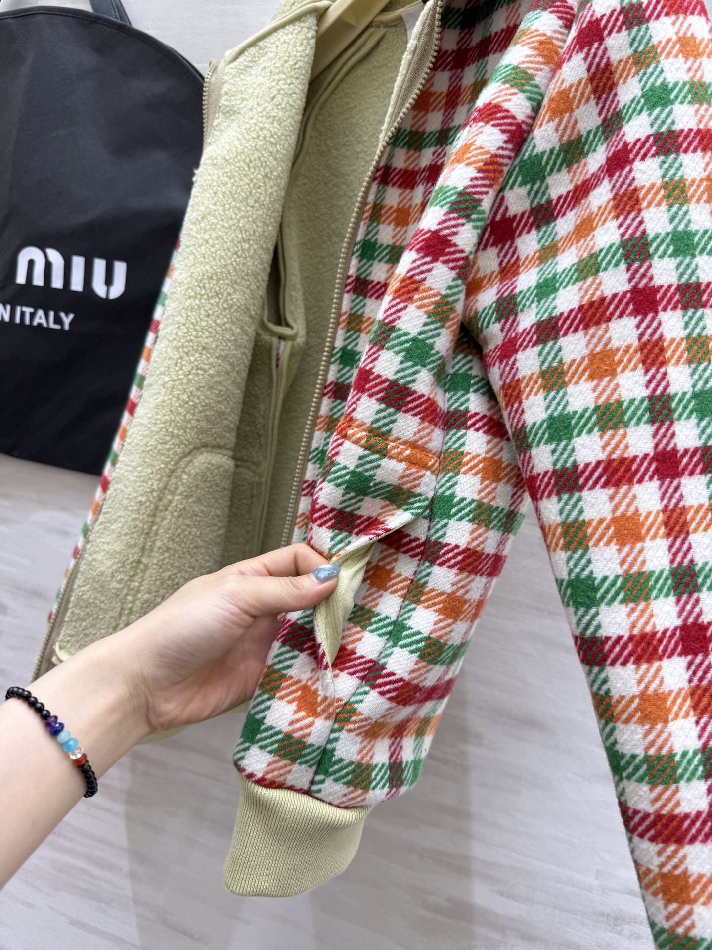 #Miumi♡²⁵秋冬新款 可露丽复古格子风环保羔毛外套 高品质定制 现货首发size：S/M/L（s码