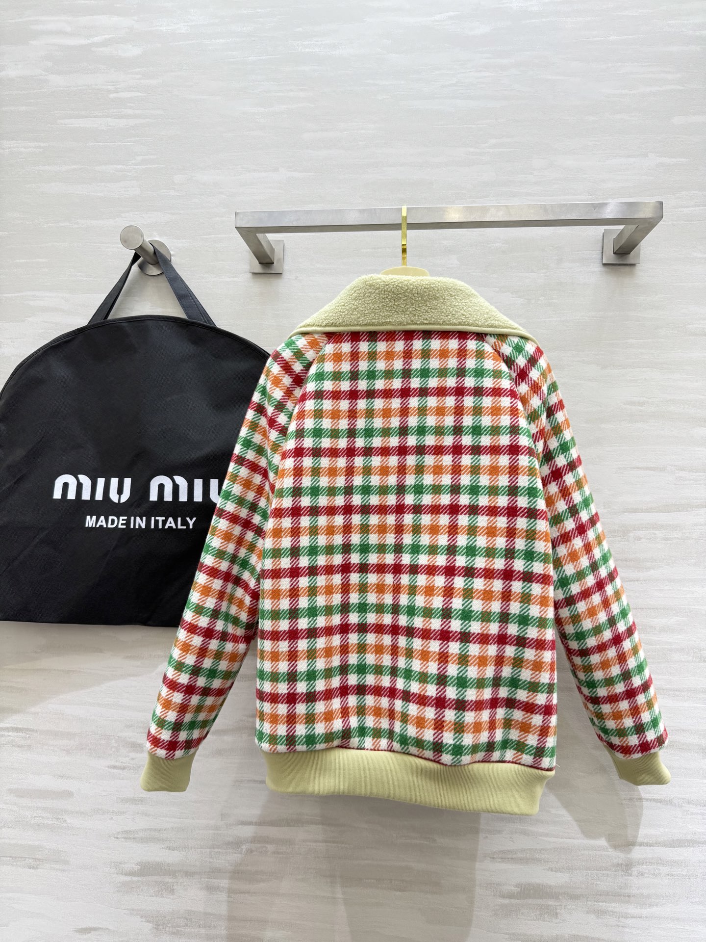 #Miumi♡²⁵秋冬新款 可露丽复古格子风环保羔毛外套 高品质定制 现货首发size：S/M/L（s码