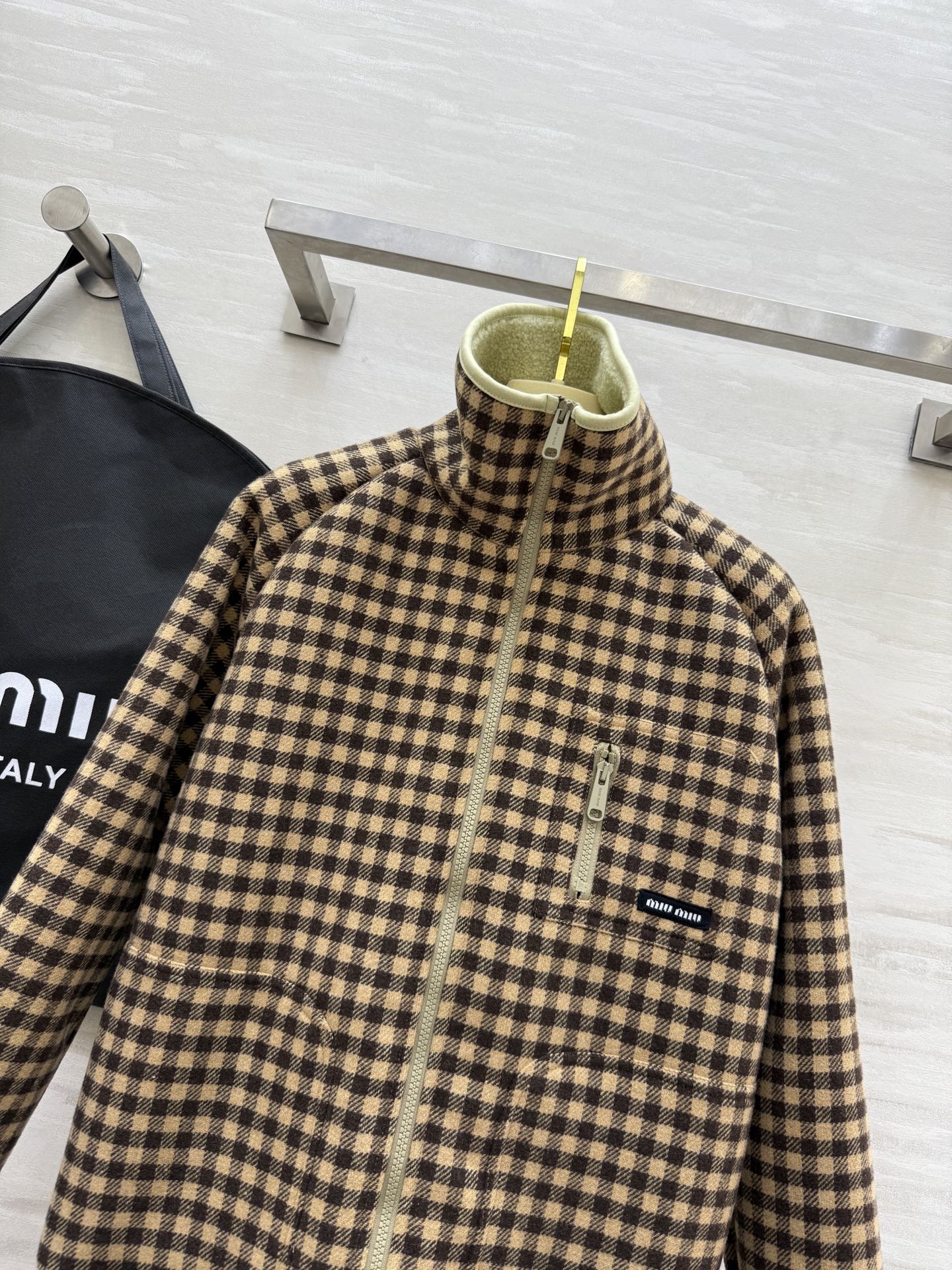 #Miumi♡²⁵秋冬新款 可露丽复古格子风环保羔毛外套 高品质定制 现货首发size：S/M/L（s码