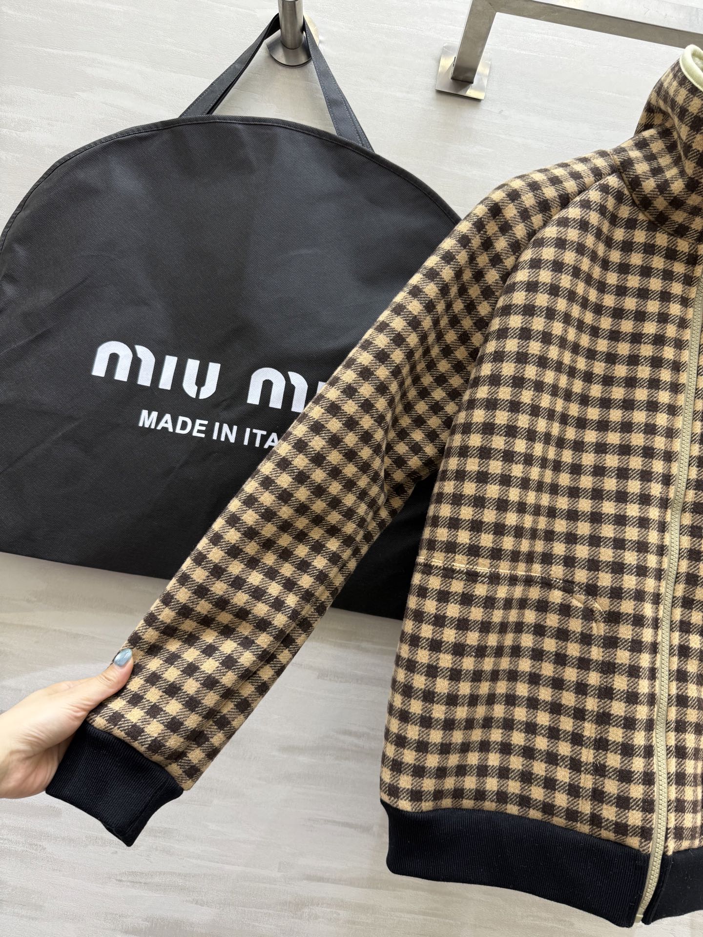 #Miumi♡²⁵秋冬新款 可露丽复古格子风环保羔毛外套 高品质定制 现货首发size：S/M/L（s码