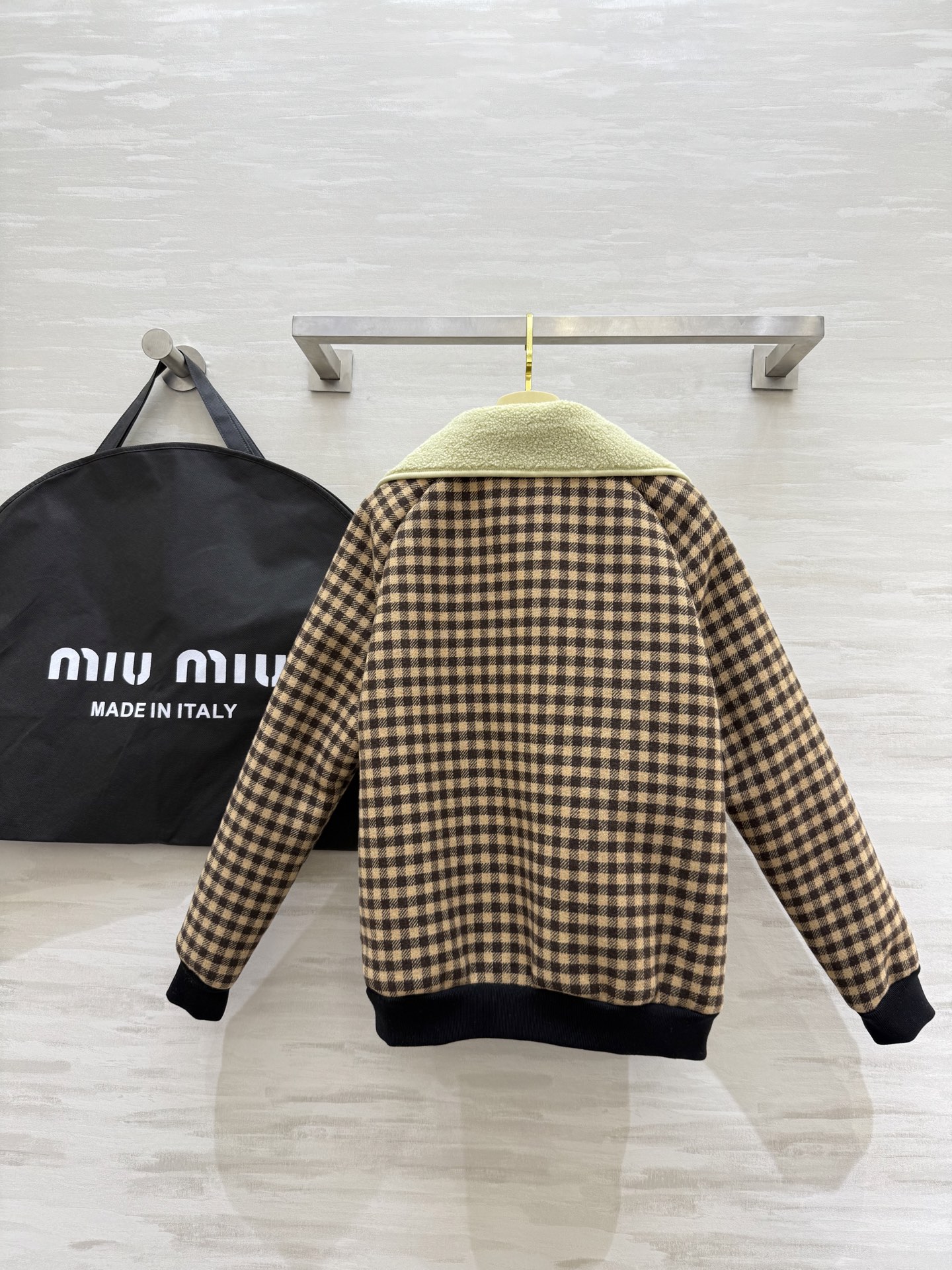 #Miumi♡²⁵秋冬新款 可露丽复古格子风环保羔毛外套 高品质定制 现货首发size：S/M/L（s码