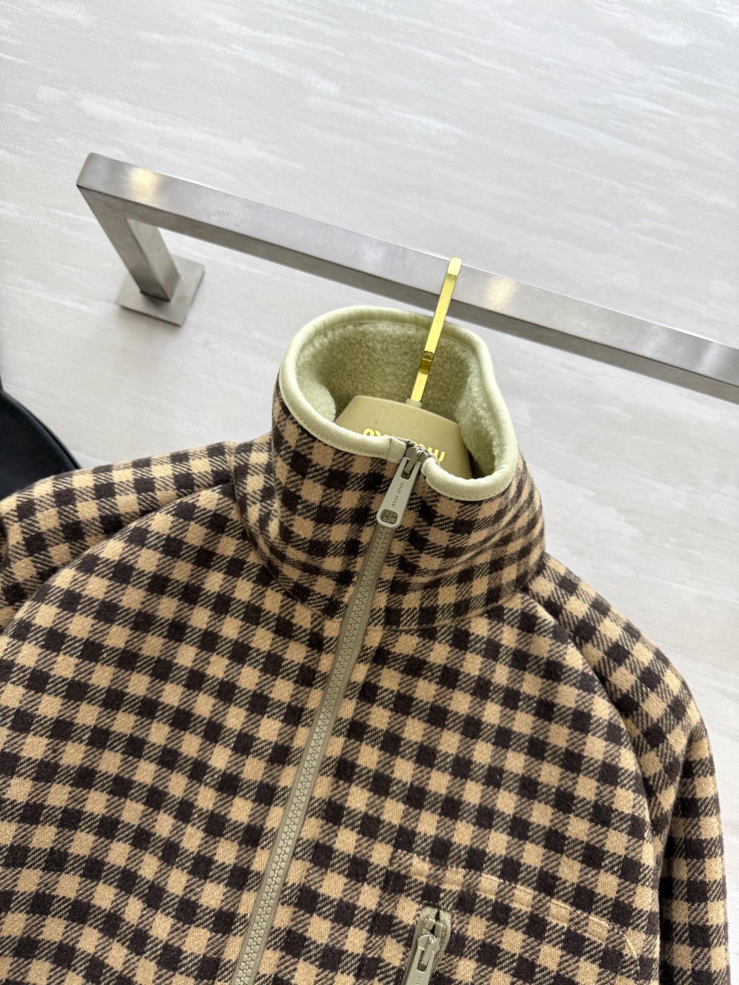 #Miumi♡²⁵秋冬新款 可露丽复古格子风环保羔毛外套 高品质定制 现货首发size：S/M/L（s码