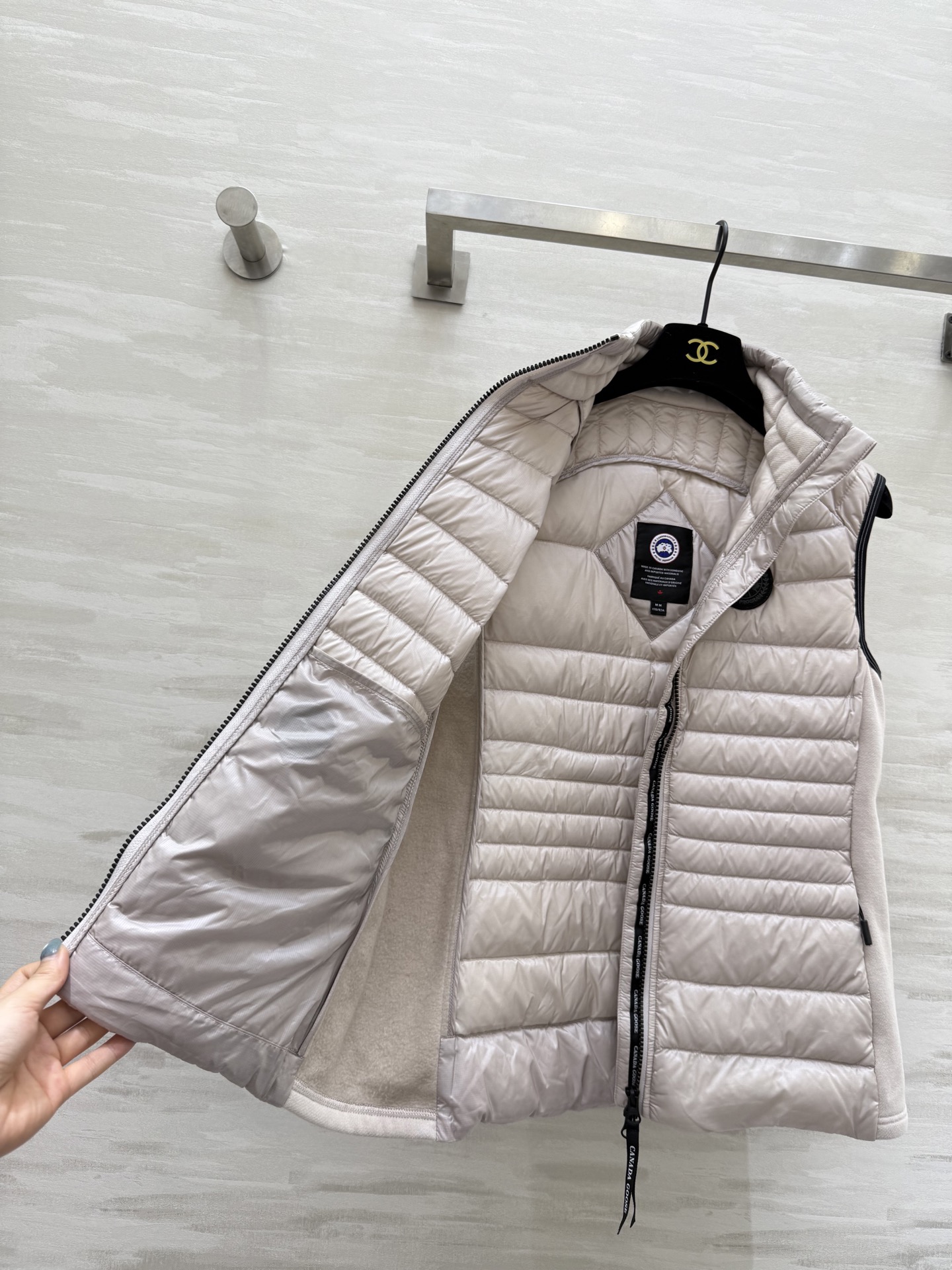 #加拿大鹅Crofton系列 羽绒马甲 轻薄设计 填充90%白鸭绒 防风又保暖 外层HyBridge L