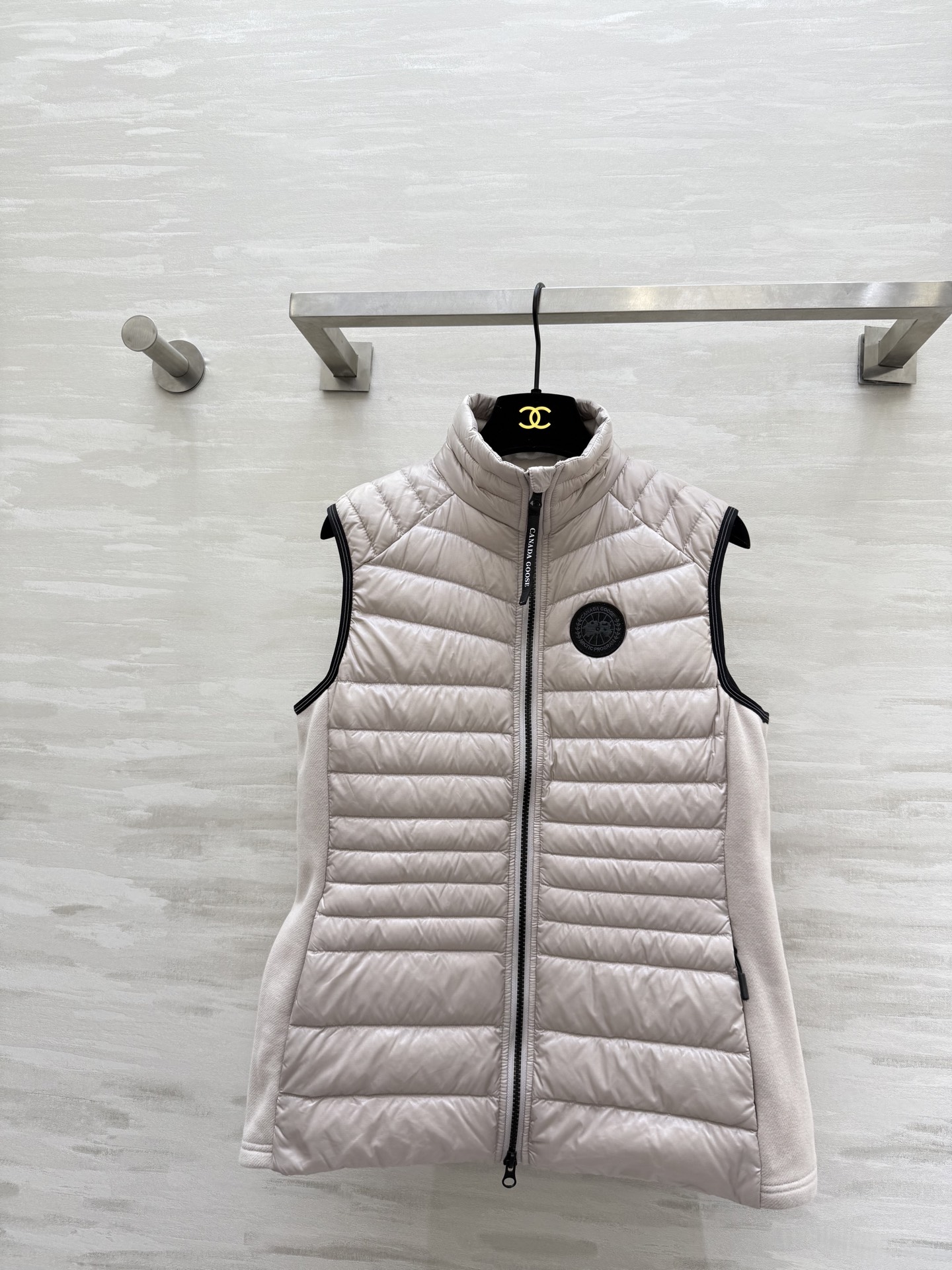 #加拿大鹅Crofton系列 羽绒马甲 轻薄设计 填充90%白鸭绒 防风又保暖 外层HyBridge L