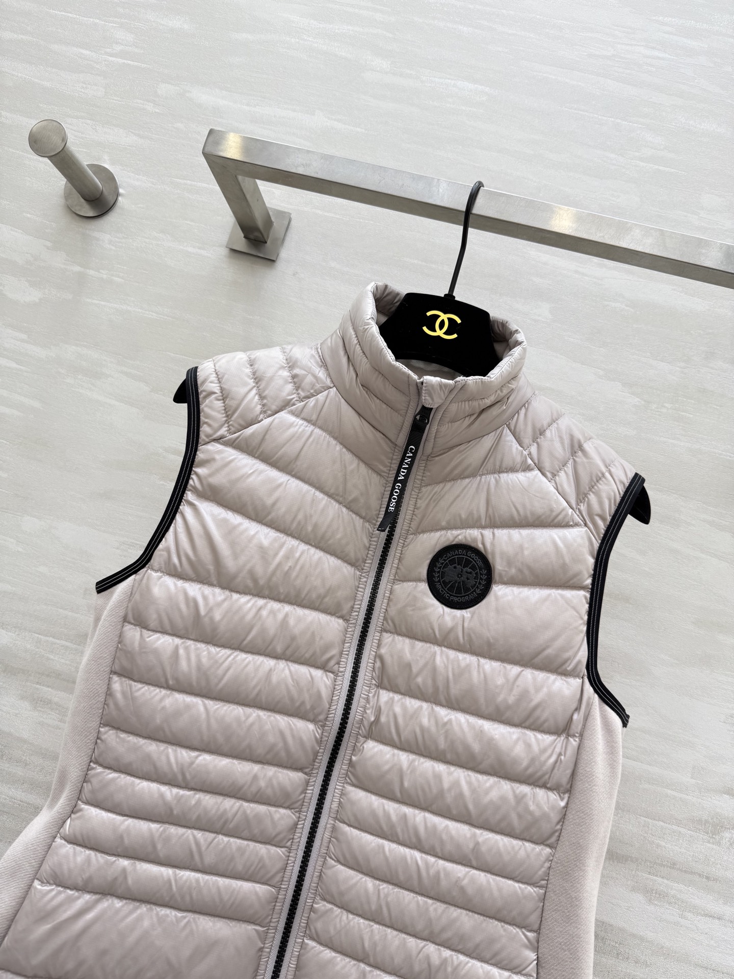 #加拿大鹅Crofton系列 羽绒马甲 轻薄设计 填充90%白鸭绒 防风又保暖 外层HyBridge L