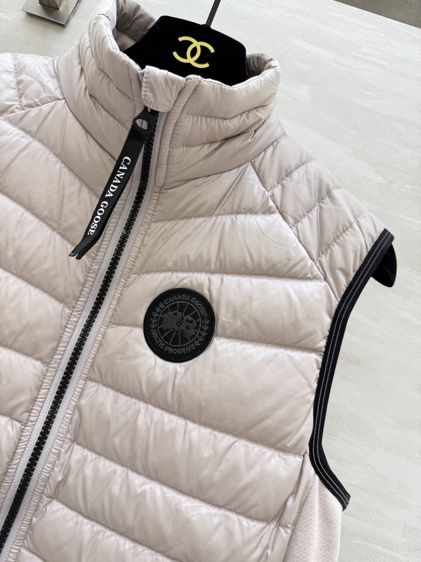 #加拿大鹅Crofton系列 羽绒马甲 轻薄设计 填充90%白鸭绒 防风又保暖 外层HyBridge L