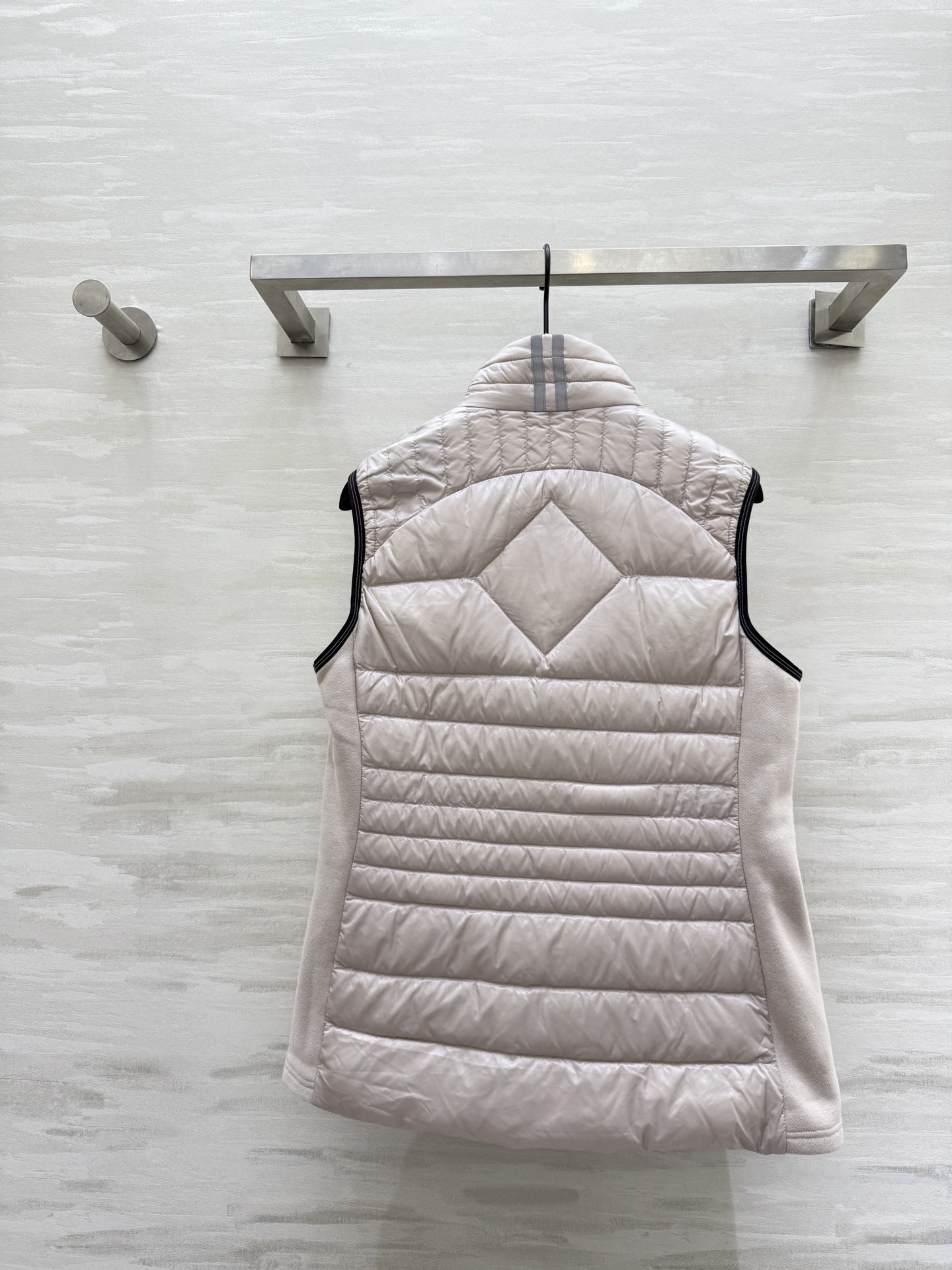 #加拿大鹅Crofton系列 羽绒马甲 轻薄设计 填充90%白鸭绒 防风又保暖 外层HyBridge L