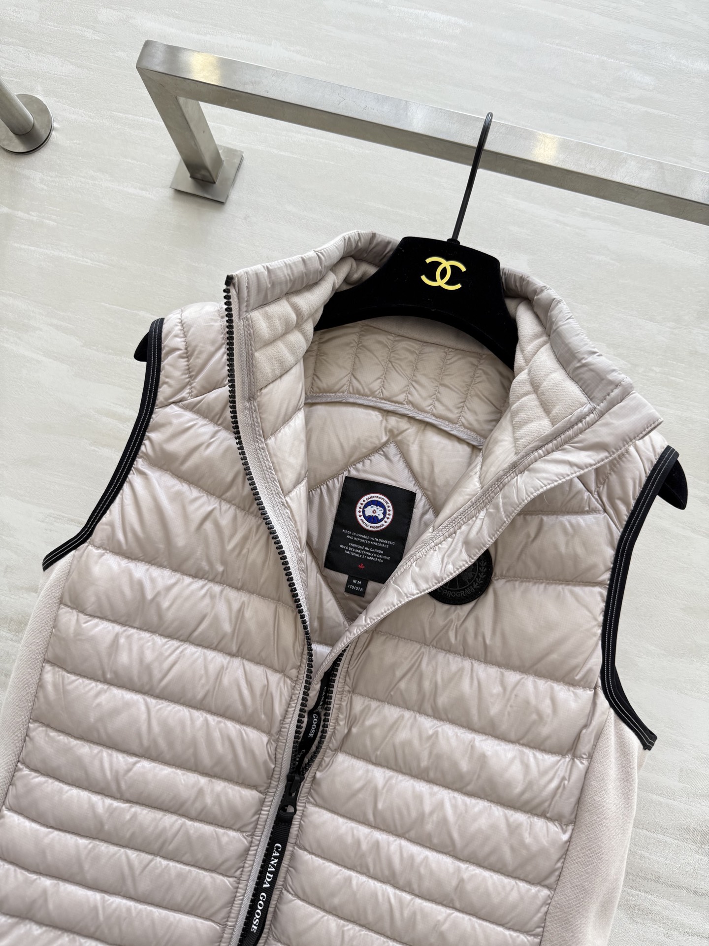 #加拿大鹅Crofton系列 羽绒马甲 轻薄设计 填充90%白鸭绒 防风又保暖 外层HyBridge L