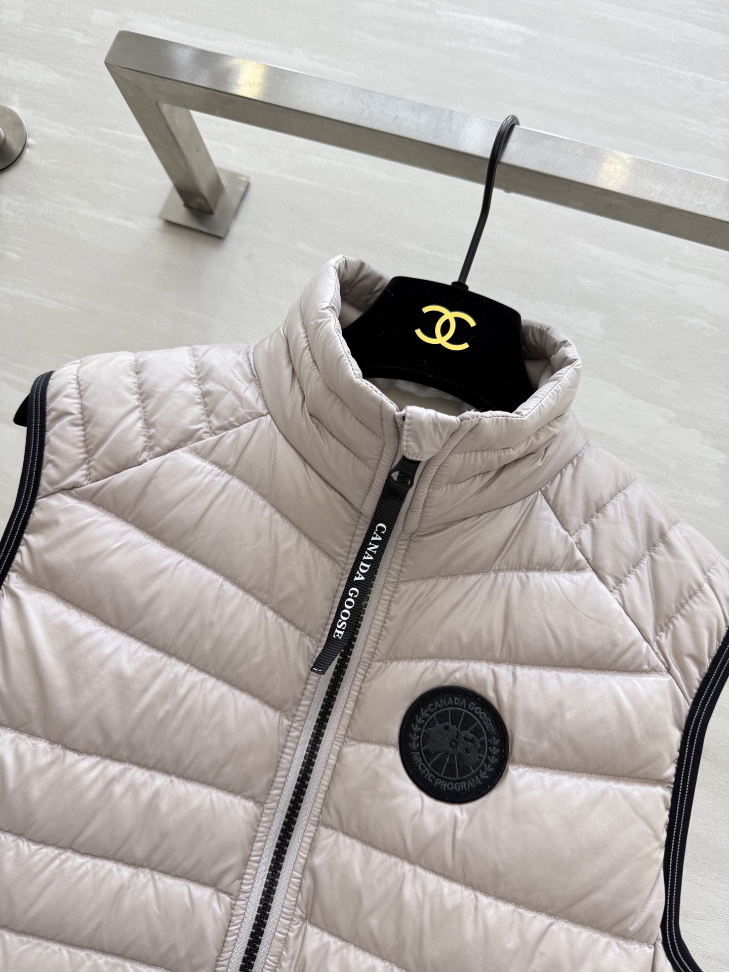 #加拿大鹅Crofton系列 羽绒马甲 轻薄设计 填充90%白鸭绒 防风又保暖 外层HyBridge L