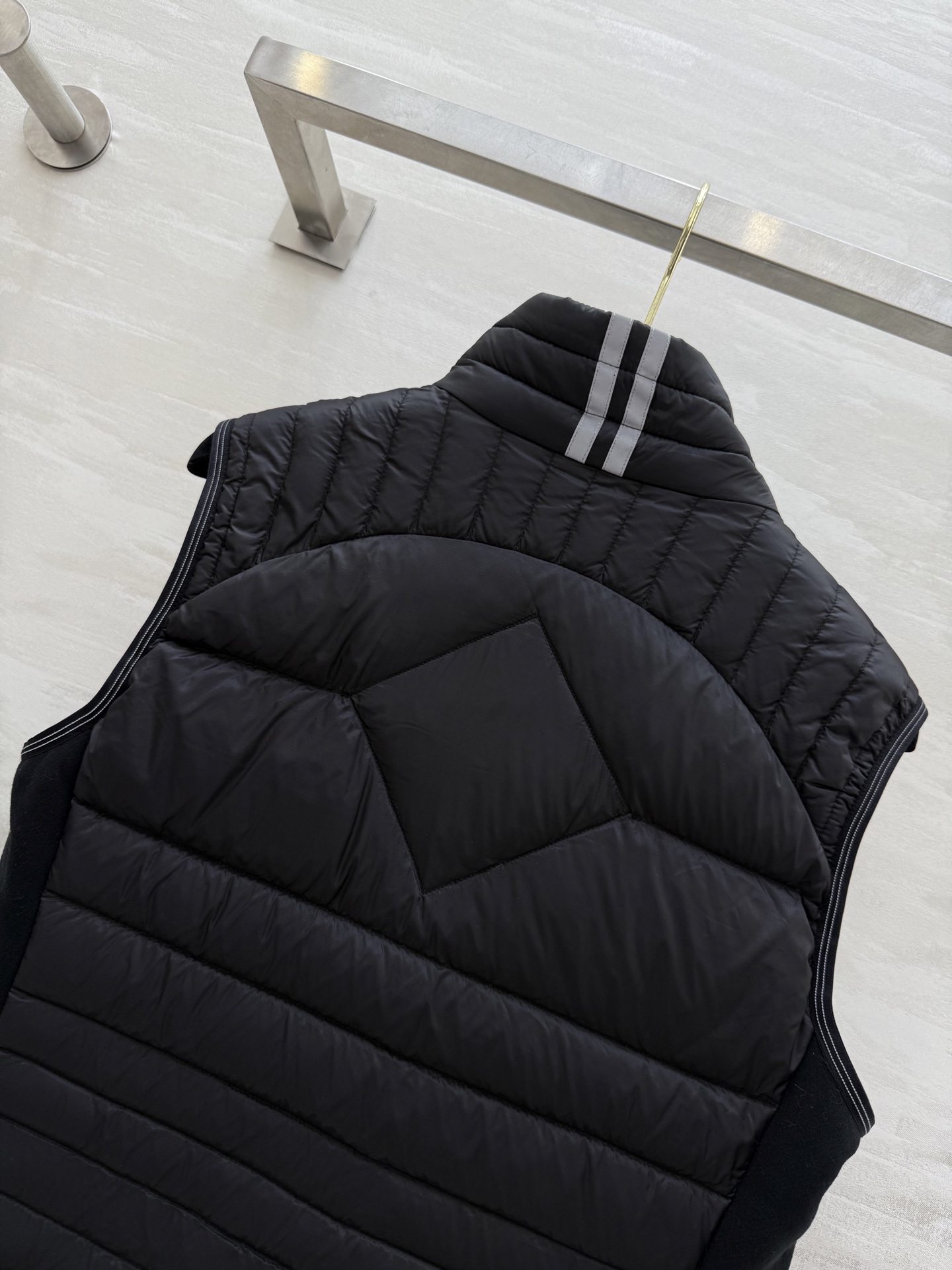 #加拿大鹅Crofton系列 羽绒马甲 轻薄设计 填充90%白鸭绒 防风又保暖 外层HyBridge L