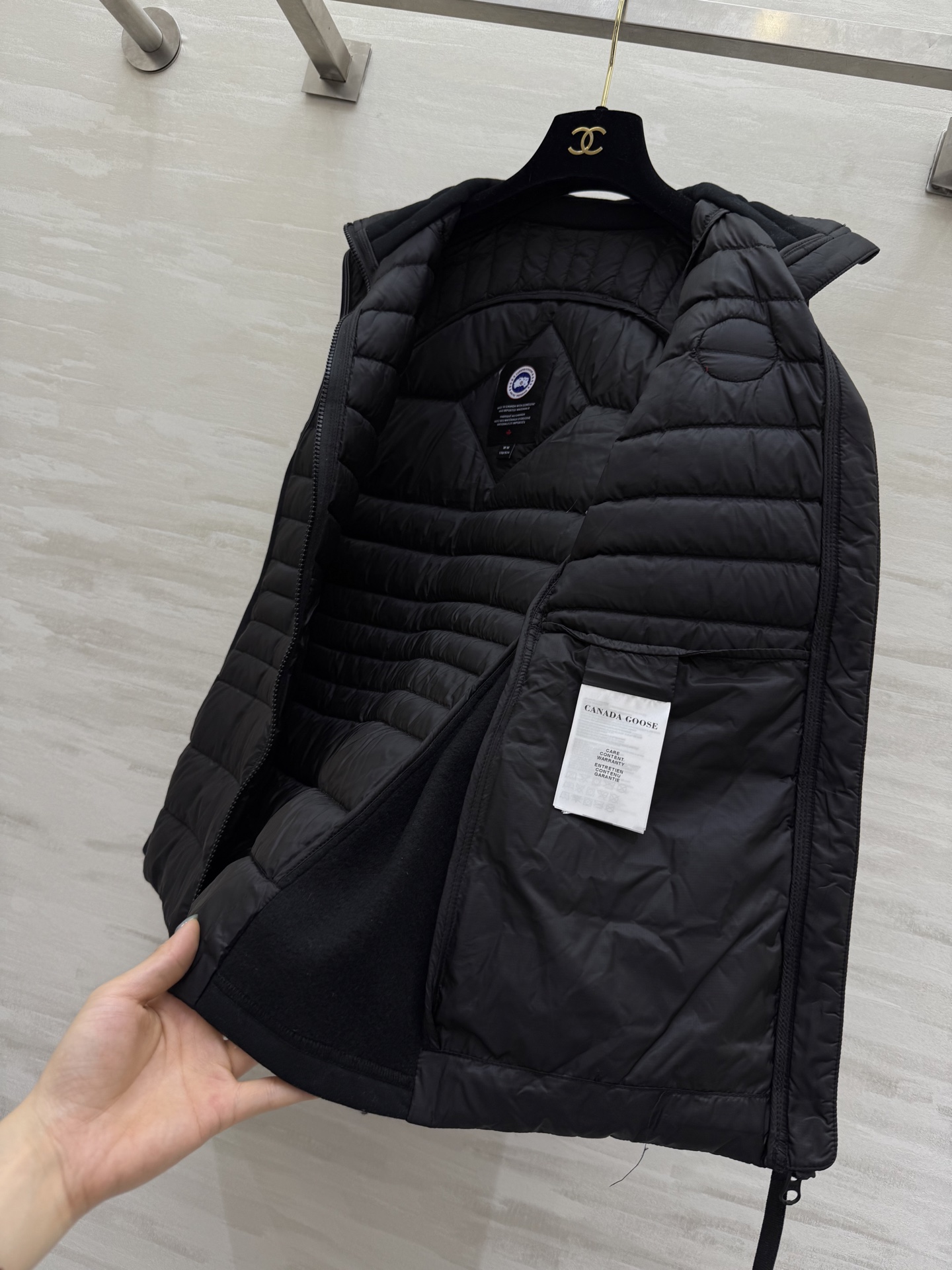 #加拿大鹅Crofton系列 羽绒马甲 轻薄设计 填充90%白鸭绒 防风又保暖 外层HyBridge L