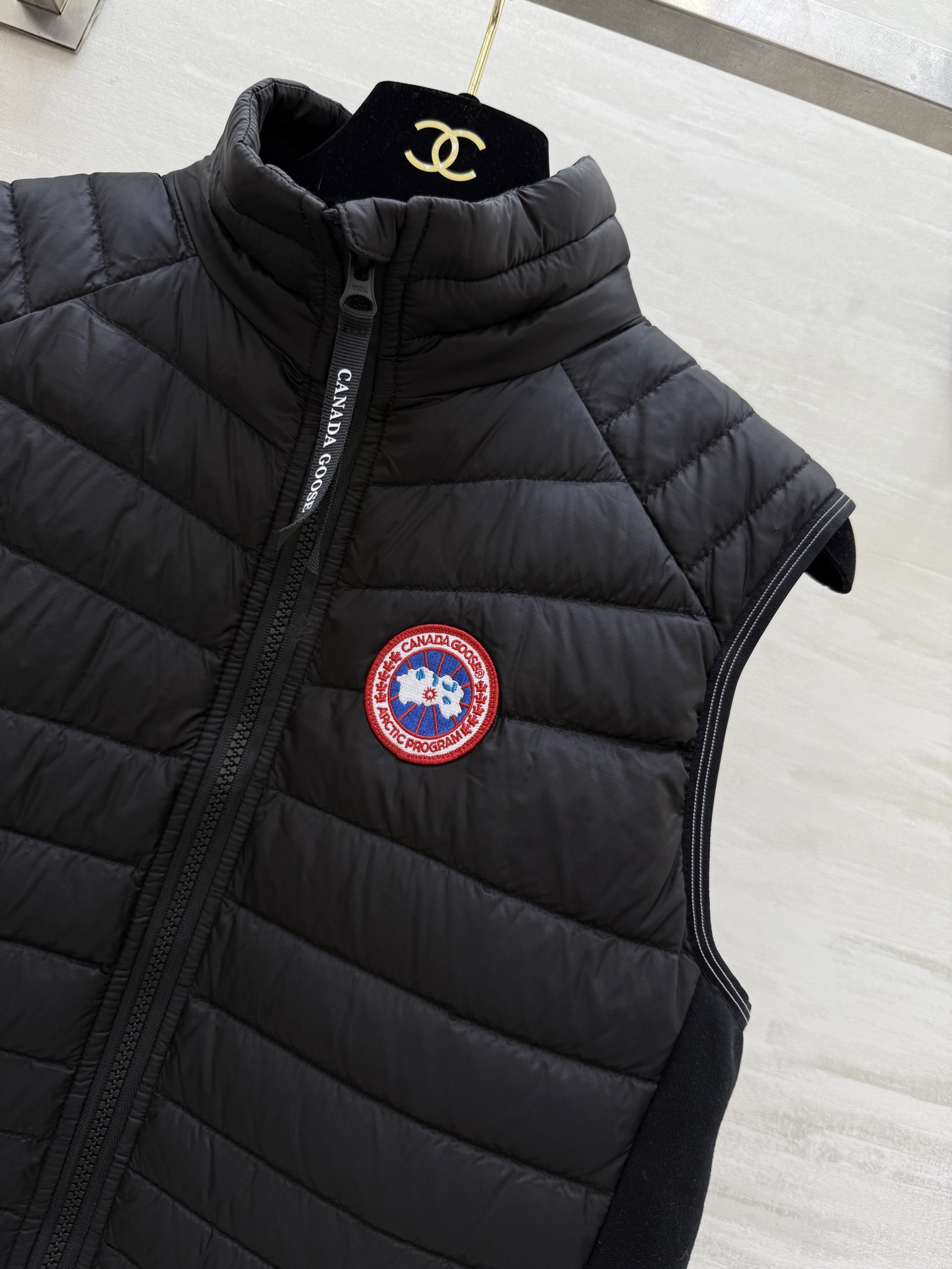 #加拿大鹅Crofton系列 羽绒马甲 轻薄设计 填充90%白鸭绒 防风又保暖 外层HyBridge L