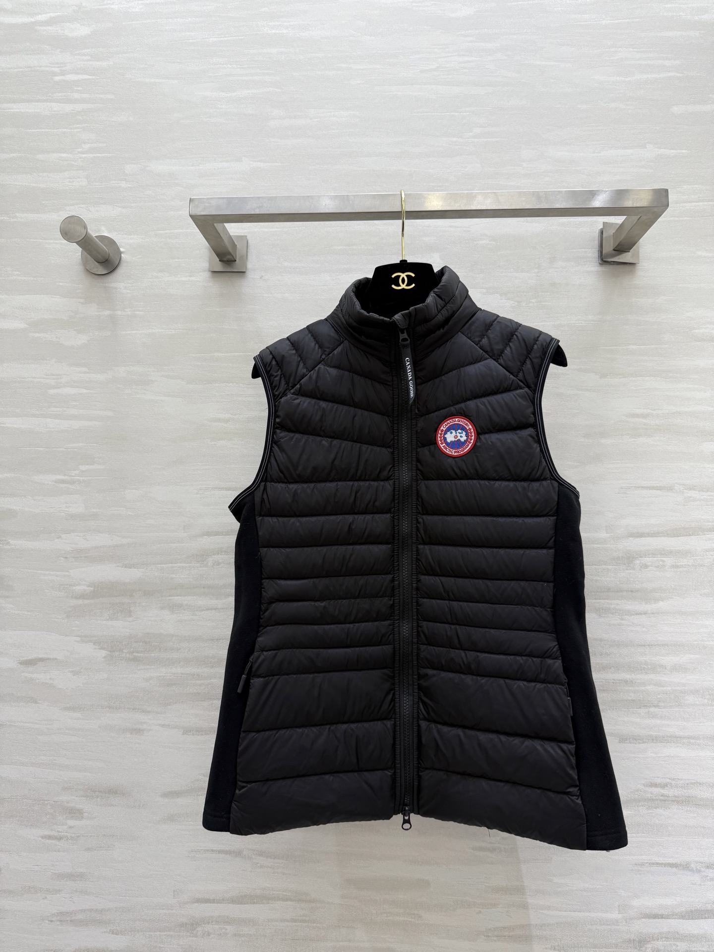 #加拿大鹅Crofton系列 羽绒马甲 轻薄设计 填充90%白鸭绒 防风又保暖 外层HyBridge L