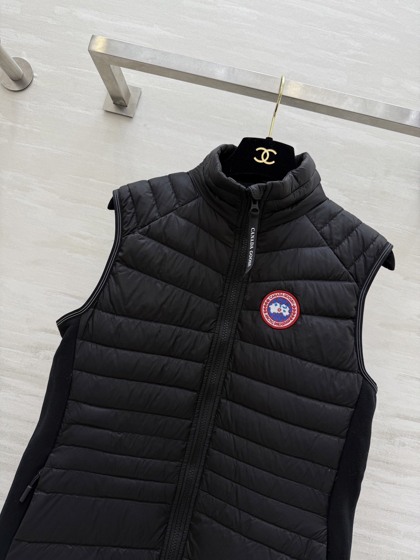 #加拿大鹅Crofton系列 羽绒马甲 轻薄设计 填充90%白鸭绒 防风又保暖 外层HyBridge L