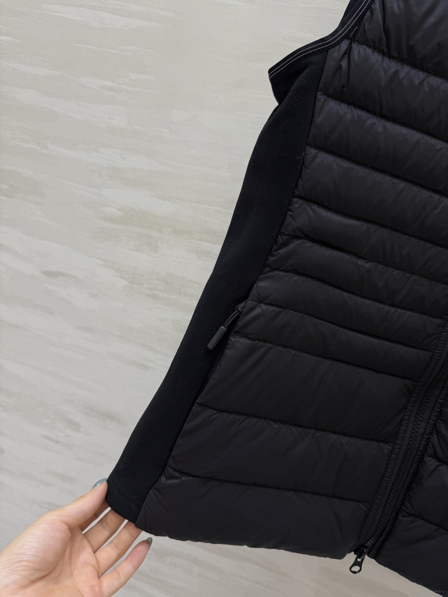 #加拿大鹅Crofton系列 羽绒马甲 轻薄设计 填充90%白鸭绒 防风又保暖 外层HyBridge L