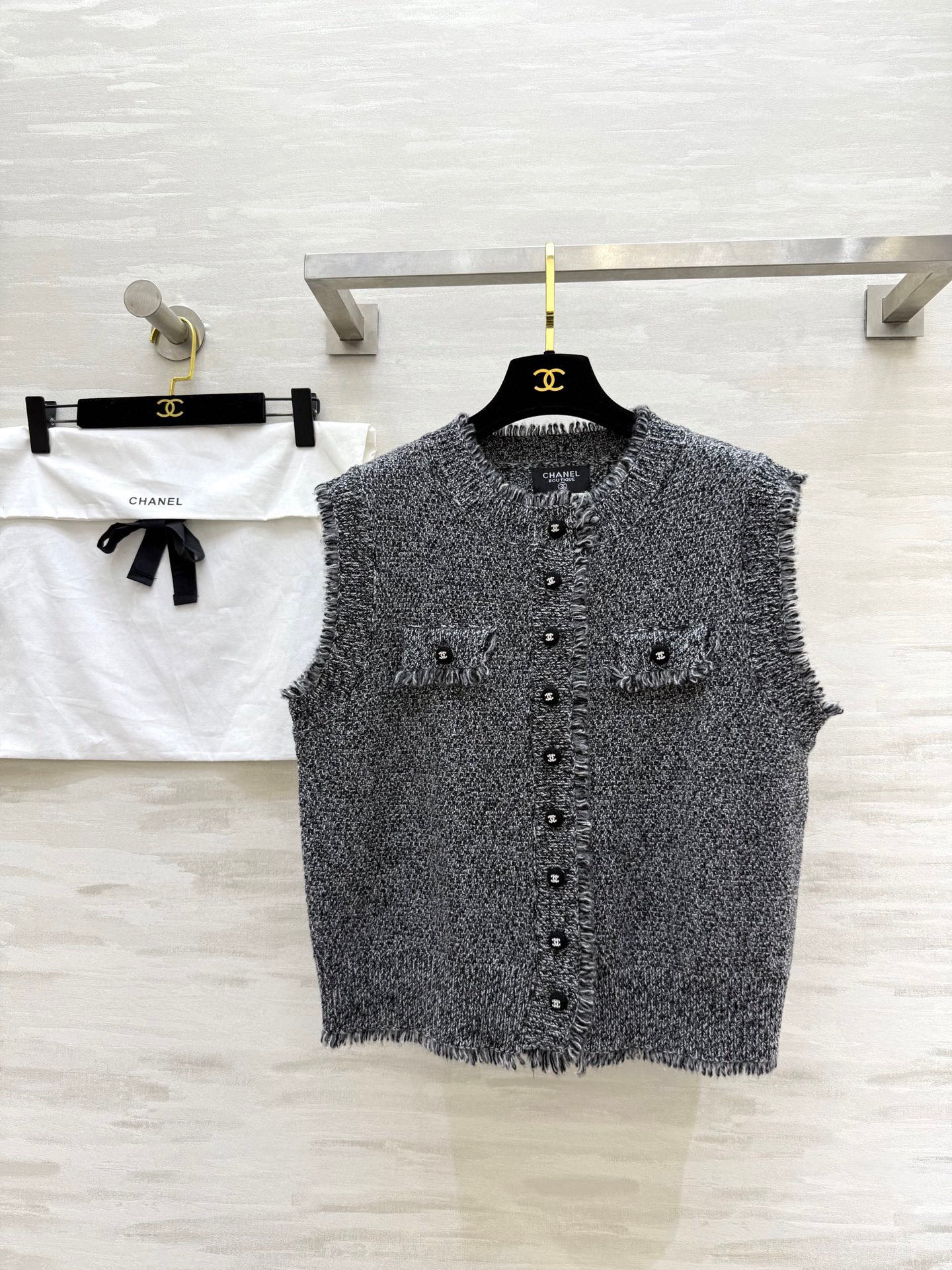 NO:576665,#Chane autumn and winter new style wool vest jacket customized wool yarn high quality delivery dust bag size36/38/40 (40 size bust 100, length 55),,chanel,jackets & coats,alexander wang19860909#Chane秋冬新款 羊毛马甲背心外套 定制羊毛纱线 高品质 配送防尘袋 size36/38/40（40码胸围100,衣长55）,,chanel,jackets & coats,alexander wang,Women's clothing