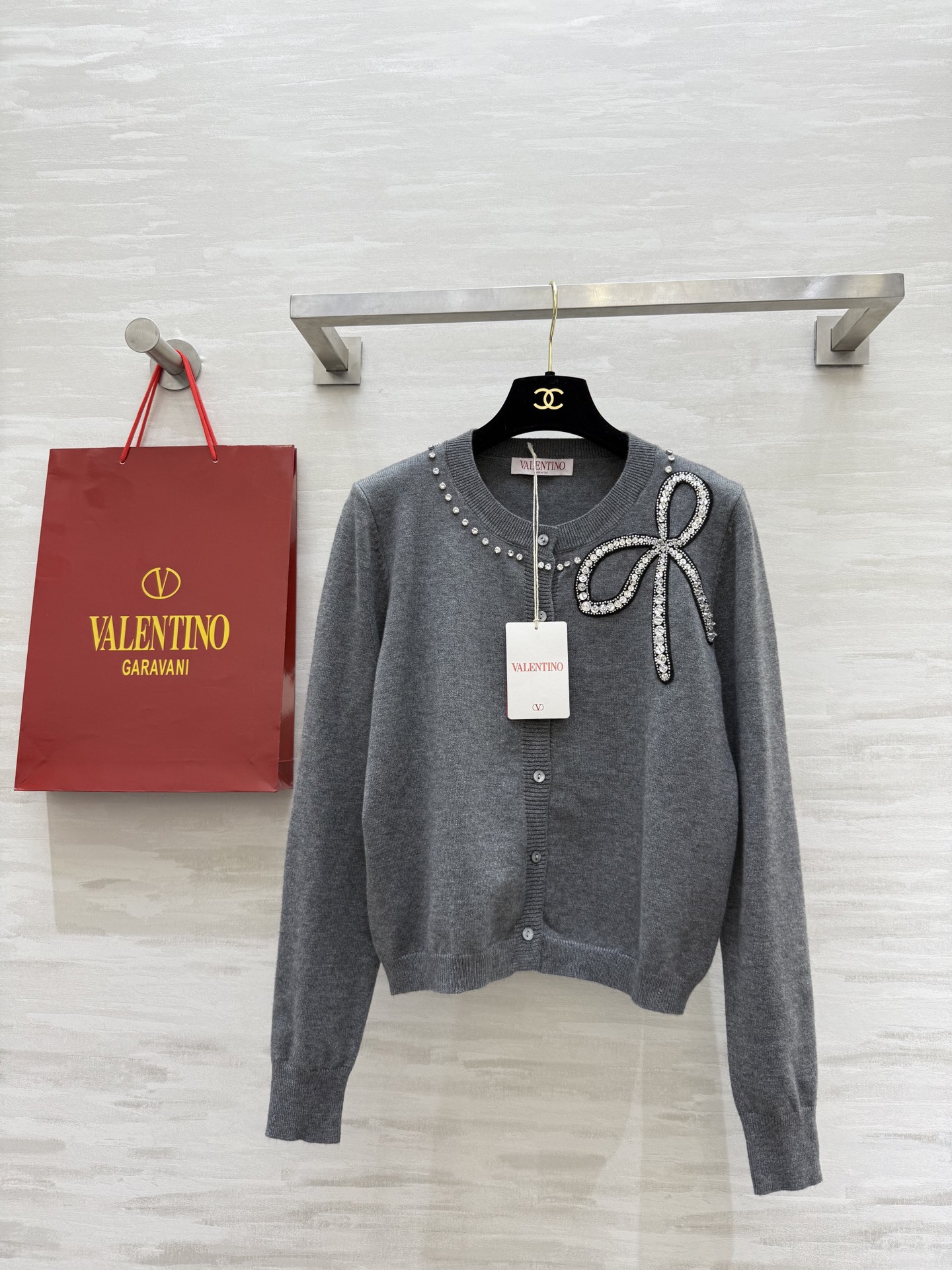 NO:577295,#Valentin Autumn and Winter New Heavy Industry Bow Studded Wool Cardigan Jacket High Quality Customized Ready Available First SizeS/M/L (M Size Shoulder Width 34, Bust 92, Clothes Length 52),,valentino,jackets & coats,alexander wang19860909#Valentin秋冬新款 重工蝴蝶结钉钻羊毛开衫外套 高品质定制 现货首发sizeS/M/L（M码肩宽34,胸围92,衣长52）,,valentino,jackets & coats,alexander wang,Women's clothing