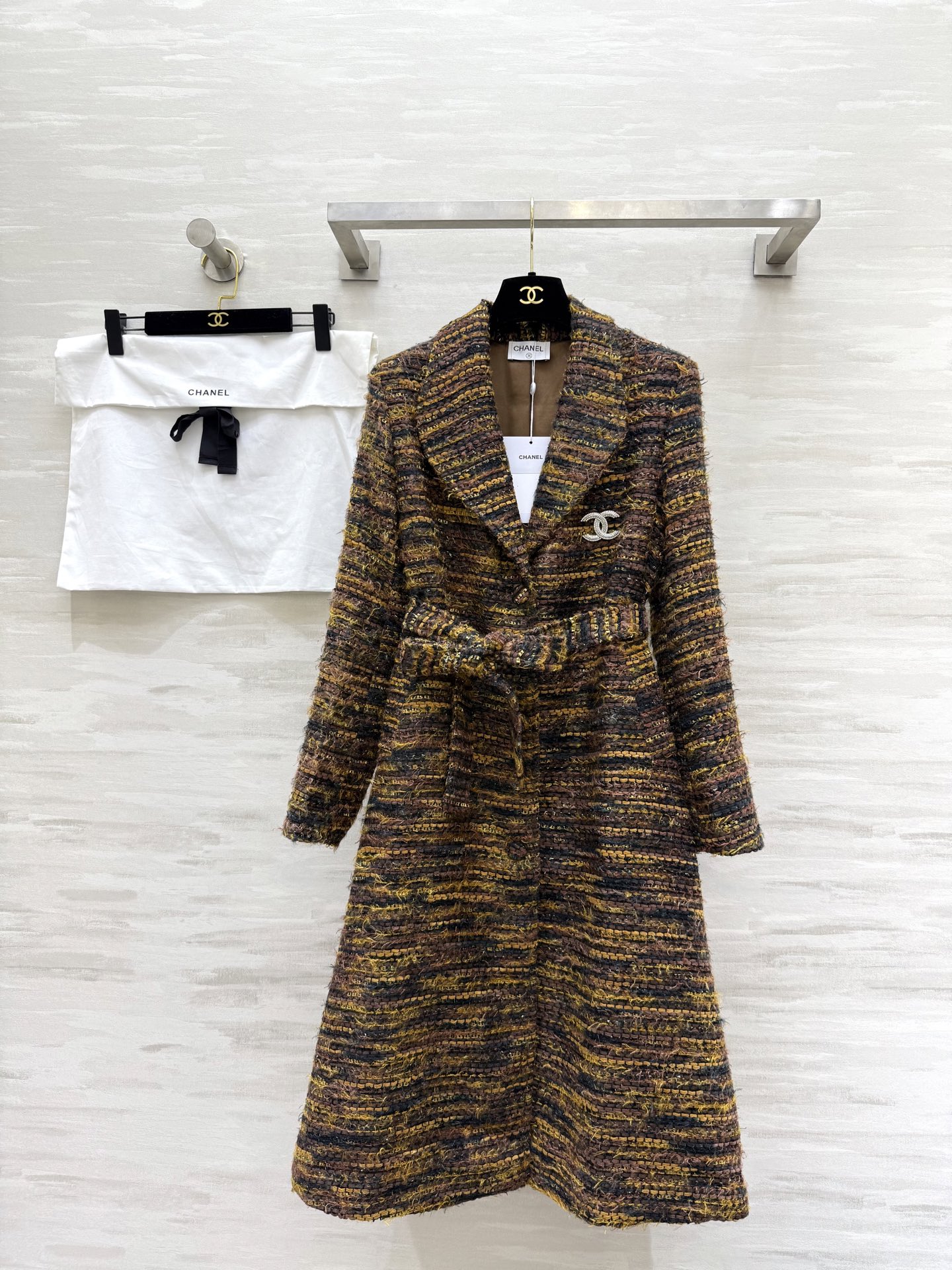 Elegant Wool-Blend Overcoat with Classic Turn-Down Collar – Timeless Style