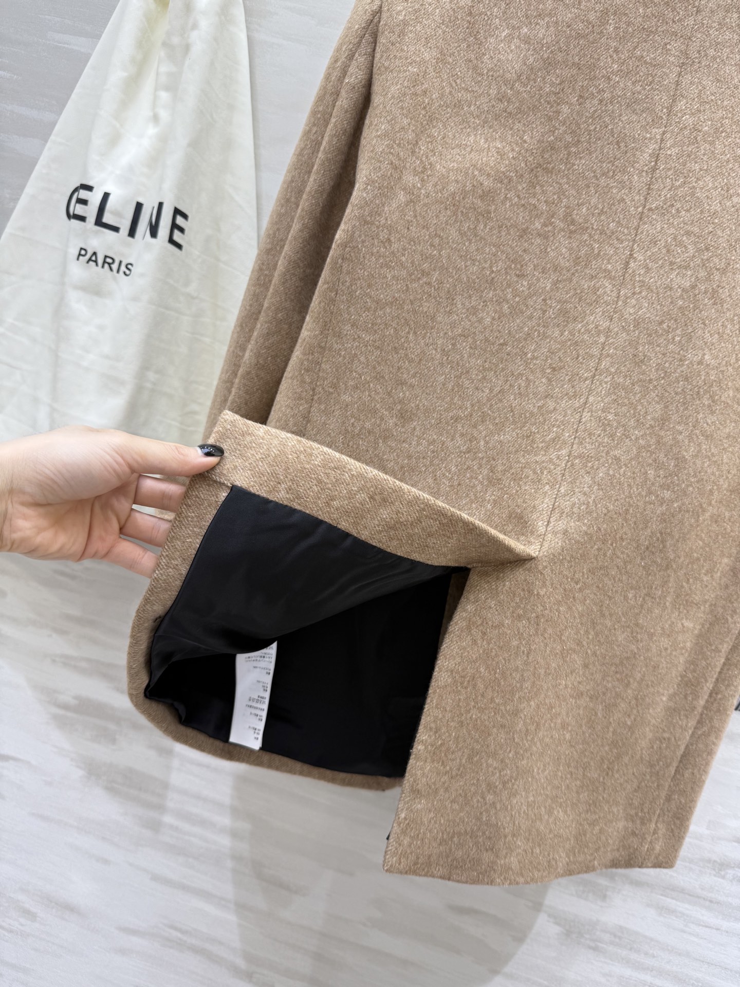 #CELIN♡²⁵秋冬新款 羊驼毛西装外套 质地柔软细腻 保暖轻盈 秋冬穿超合适！经典卡其色＋排扣＋翻领