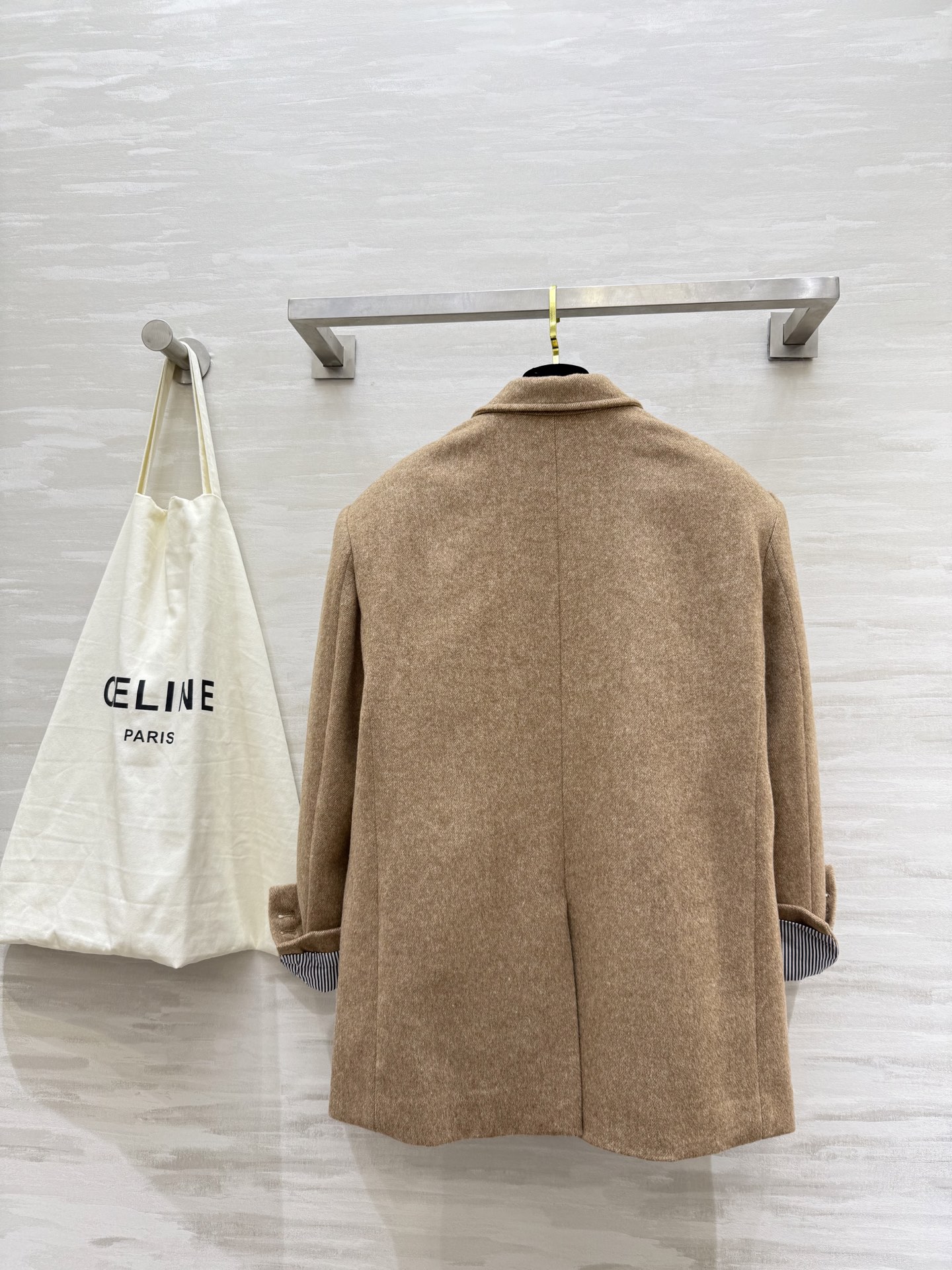 #CELIN♡²⁵秋冬新款 羊驼毛西装外套 质地柔软细腻 保暖轻盈 秋冬穿超合适！经典卡其色＋排扣＋翻领