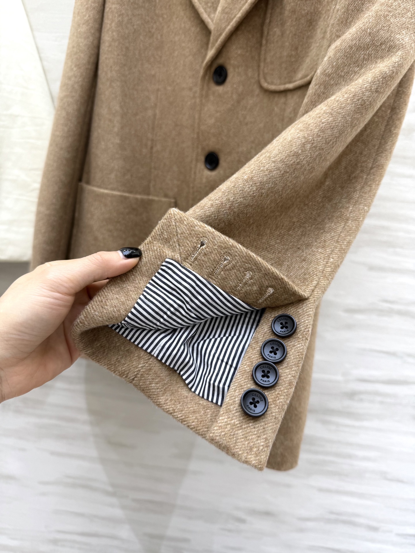 #CELIN♡²⁵秋冬新款 羊驼毛西装外套 质地柔软细腻 保暖轻盈 秋冬穿超合适！经典卡其色＋排扣＋翻领
