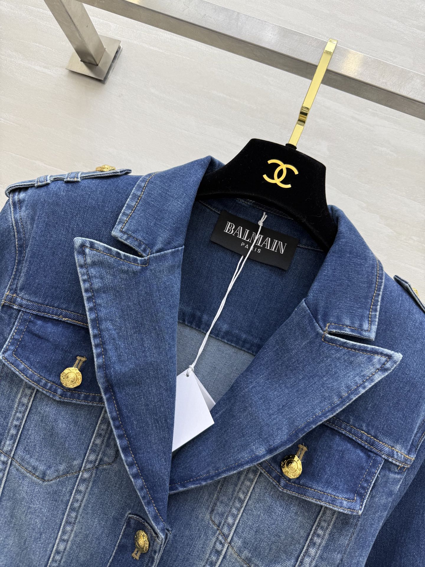 #Balma♡²⁵秋冬系列 扣饰束带牛仔长裙 优质牛仔布＋金属扣饰 复古又现代 收腰剪裁显瘦 搭配宽腰带