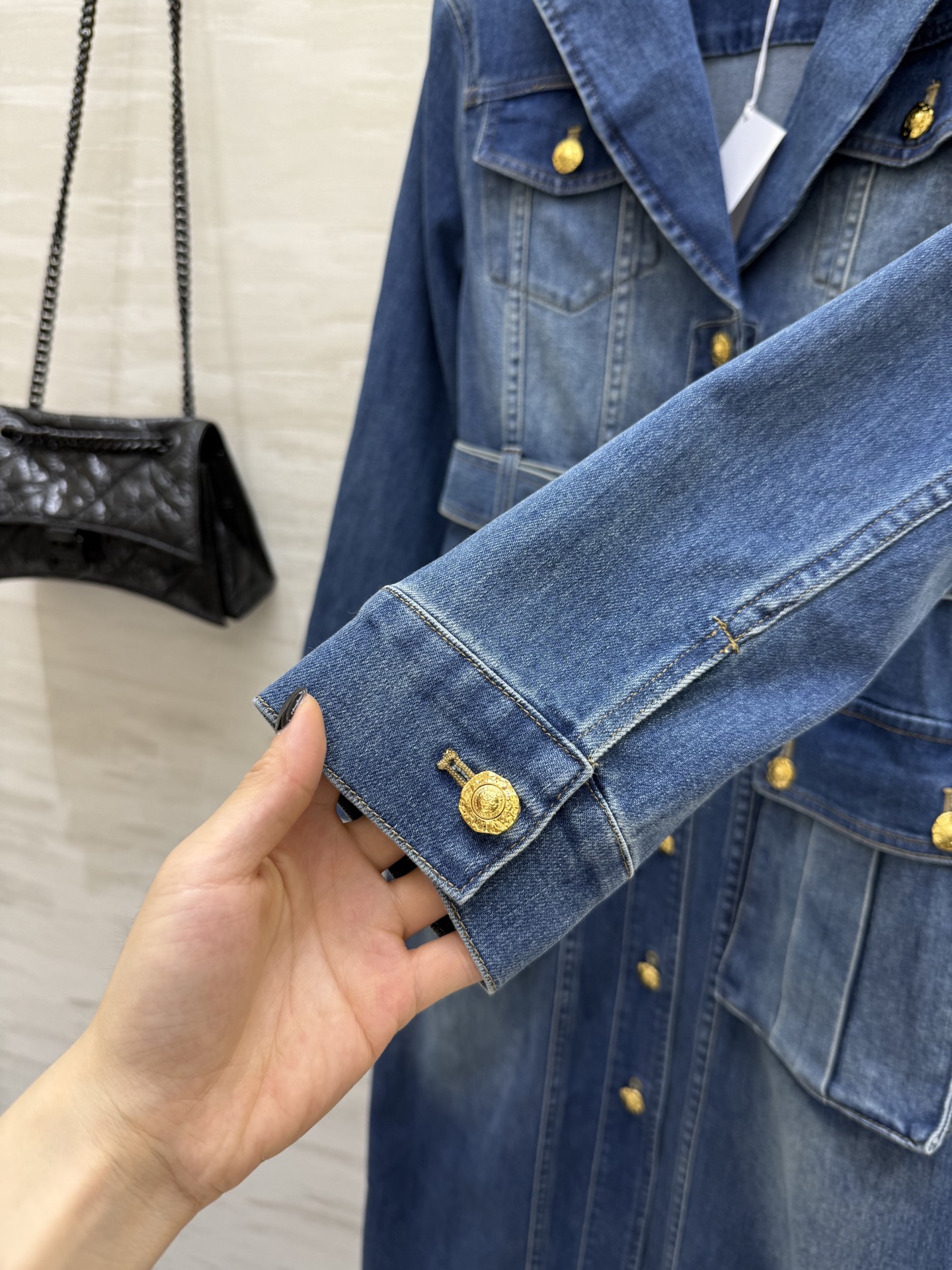 #Balma♡²⁵秋冬系列 扣饰束带牛仔长裙 优质牛仔布＋金属扣饰 复古又现代 收腰剪裁显瘦 搭配宽腰带