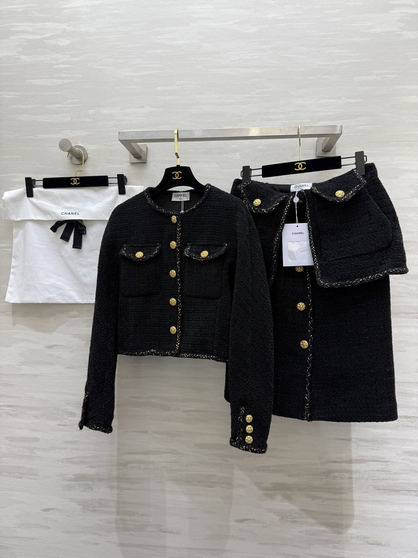 #Chane♡²⁵秋冬新款 假两件编织花呢半裙 金属扣点缀精致高级 立体剪裁版型 整套上身名媛千金气质十