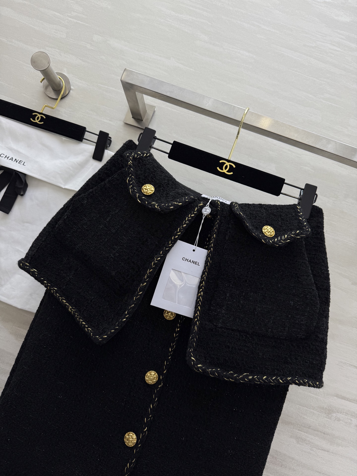 #Chane♡²⁵秋冬新款 假两件编织花呢半裙 金属扣点缀精致高级 立体剪裁版型 整套上身名媛千金气质十