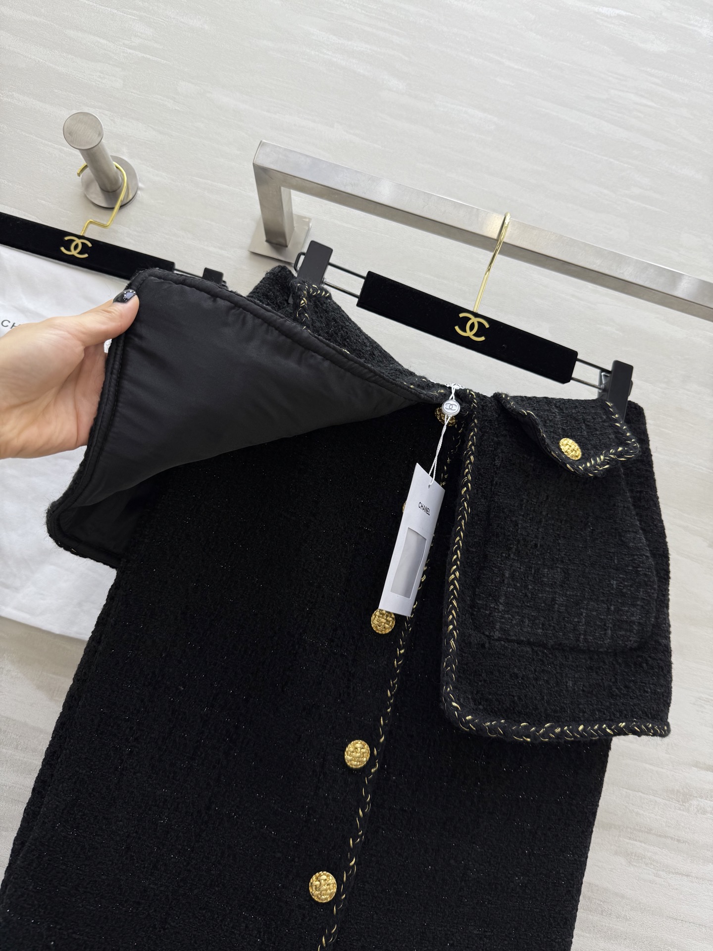 #Chane♡²⁵秋冬新款 假两件编织花呢半裙 金属扣点缀精致高级 立体剪裁版型 整套上身名媛千金气质十