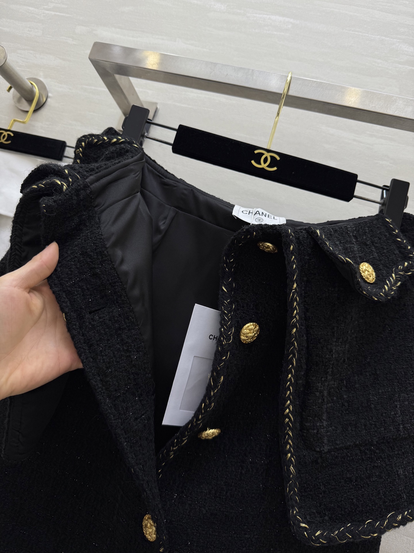 #Chane♡²⁵秋冬新款 假两件编织花呢半裙 金属扣点缀精致高级 立体剪裁版型 整套上身名媛千金气质十