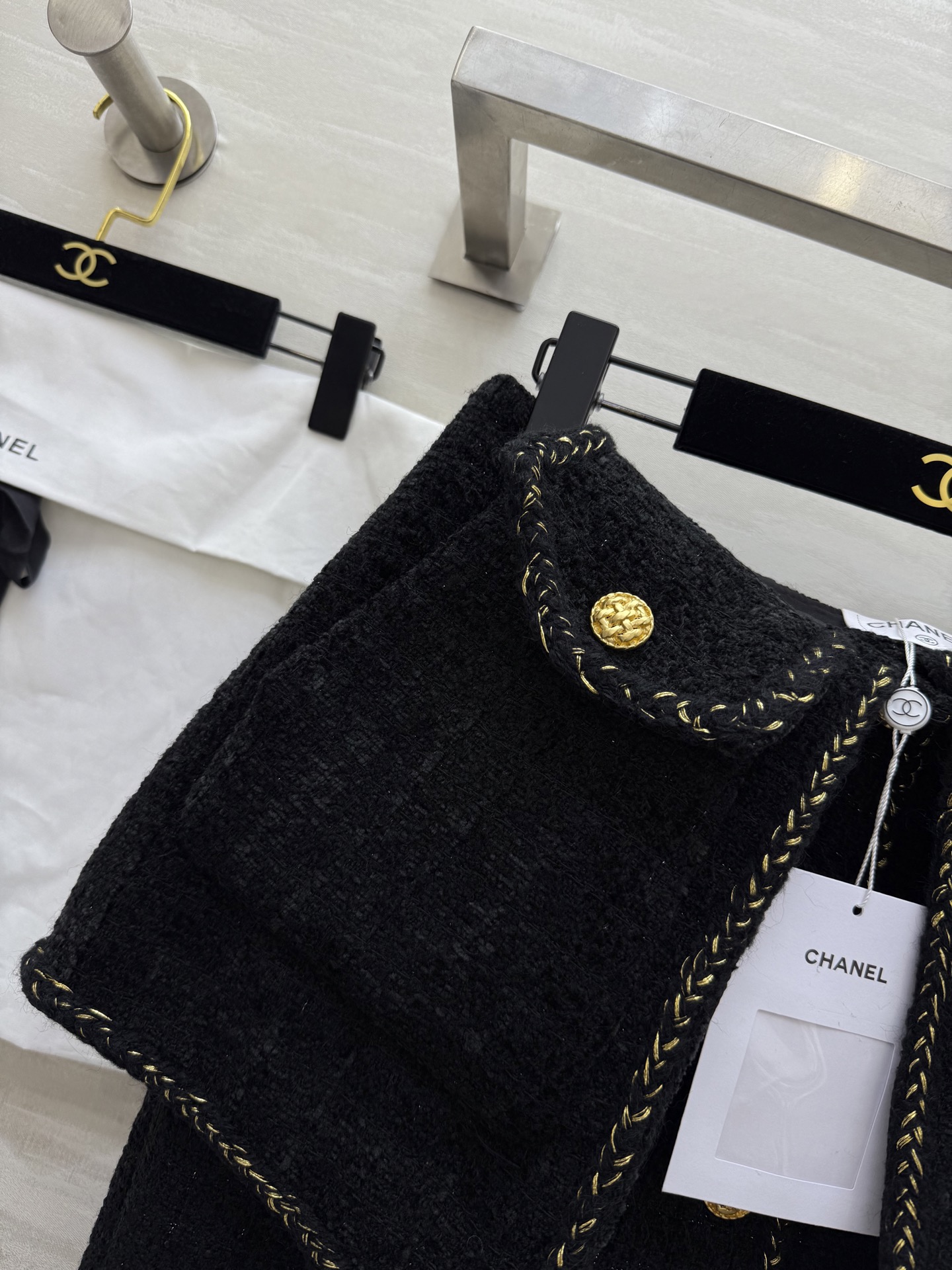 #Chane♡²⁵秋冬新款 假两件编织花呢半裙 金属扣点缀精致高级 立体剪裁版型 整套上身名媛千金气质十