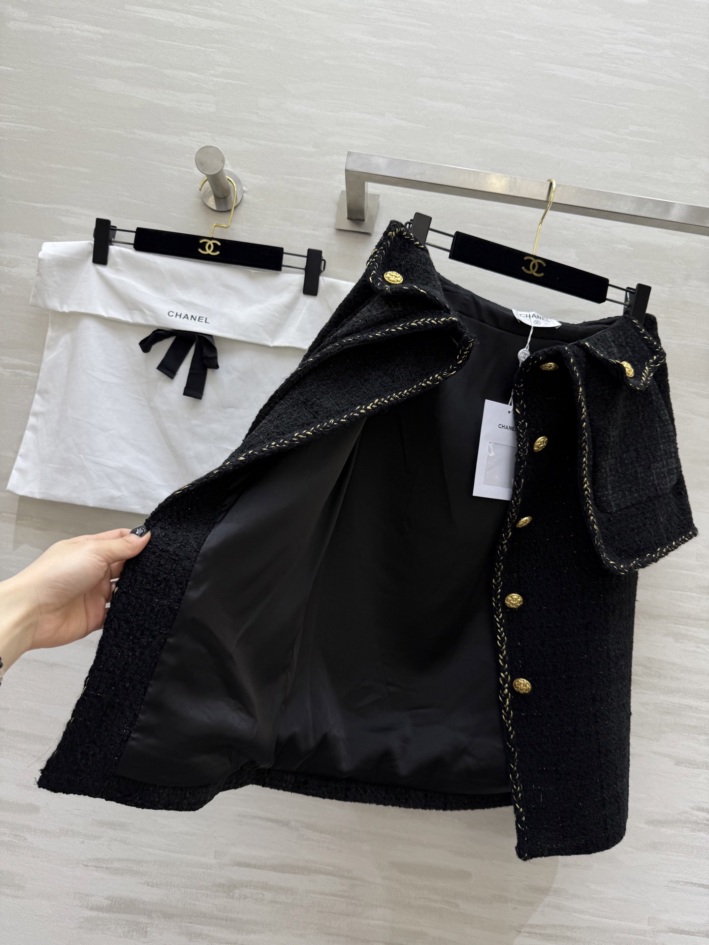 #Chane♡²⁵秋冬新款 假两件编织花呢半裙 金属扣点缀精致高级 立体剪裁版型 整套上身名媛千金气质十