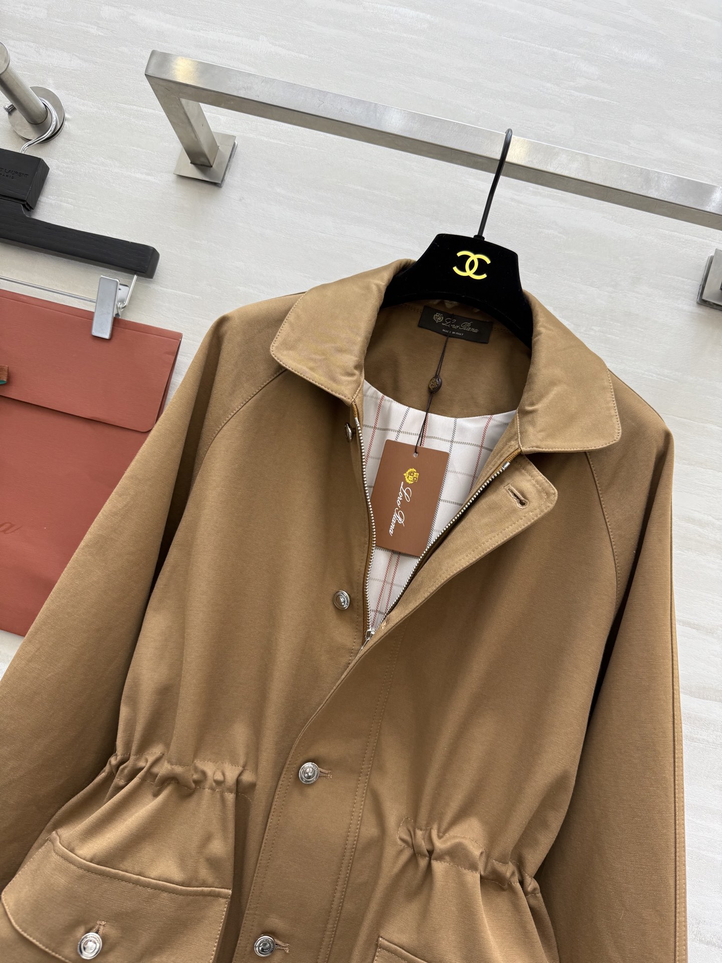 #Loro Pian♡²⁵秋冬新款 翻领收腰风衣外套 腰部可调节收腰显瘦 口袋精致logo刺绣🪡精致高级