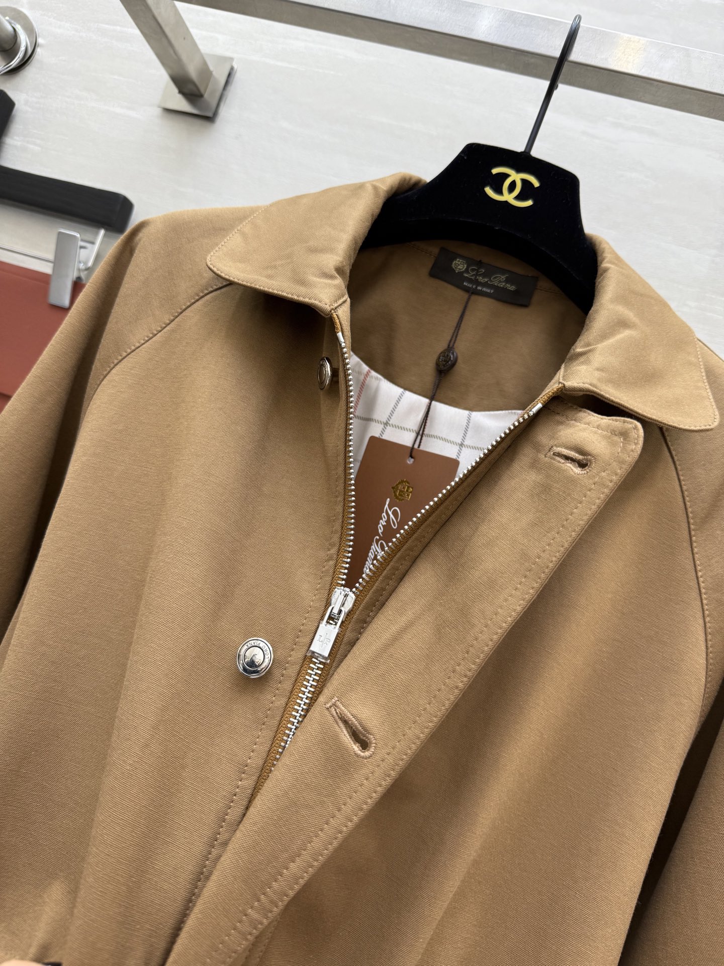 #Loro Pian♡²⁵秋冬新款 翻领收腰风衣外套 腰部可调节收腰显瘦 口袋精致logo刺绣🪡精致高级