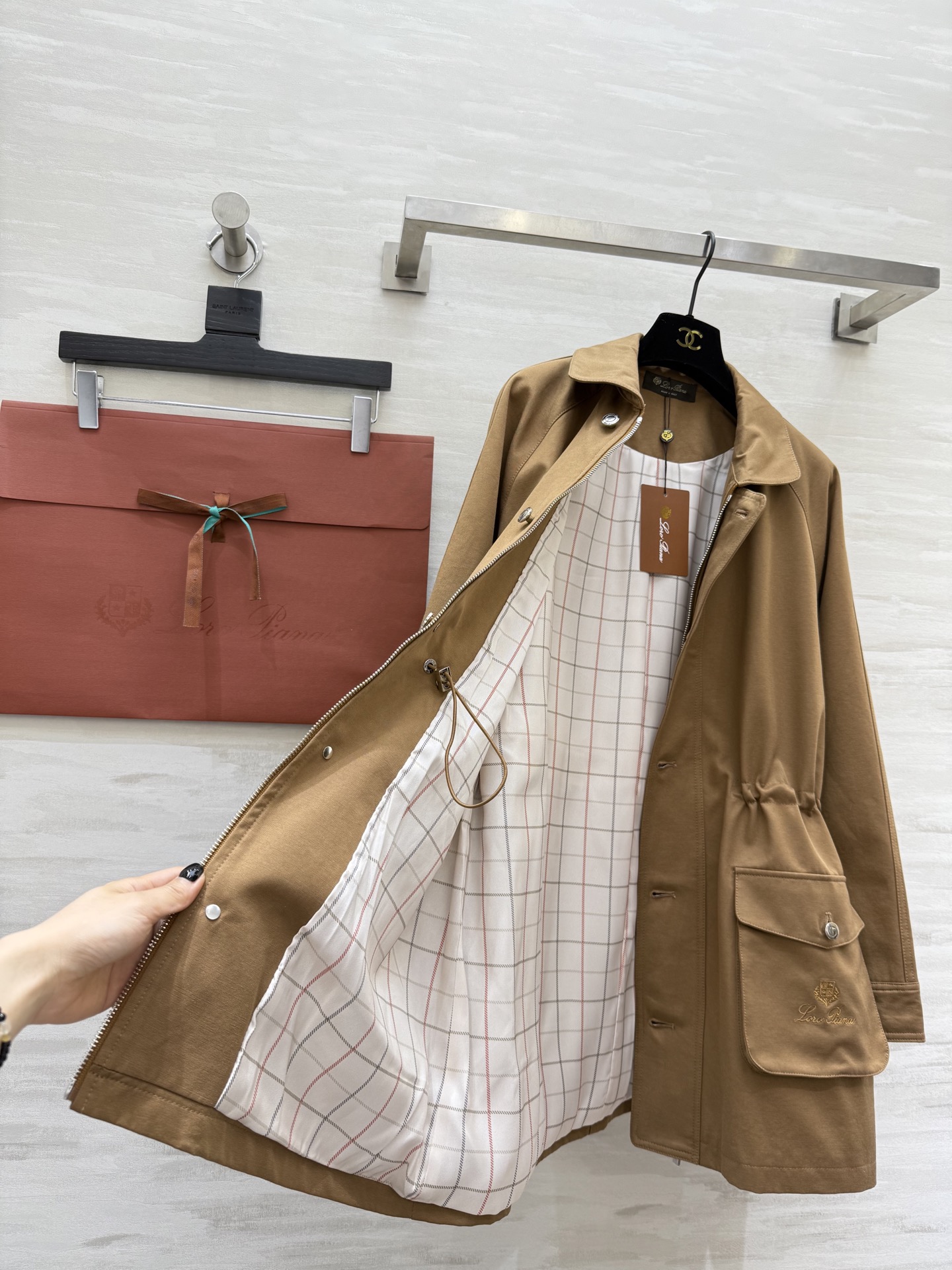 #Loro Pian♡²⁵秋冬新款 翻领收腰风衣外套 腰部可调节收腰显瘦 口袋精致logo刺绣🪡精致高级