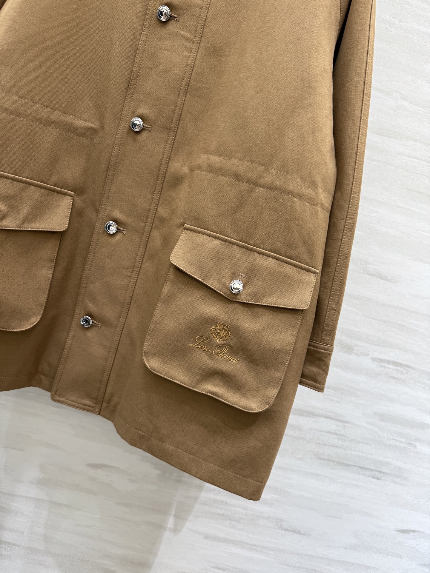 #Loro Pian♡²⁵秋冬新款 翻领收腰风衣外套 腰部可调节收腰显瘦 口袋精致logo刺绣🪡精致高级