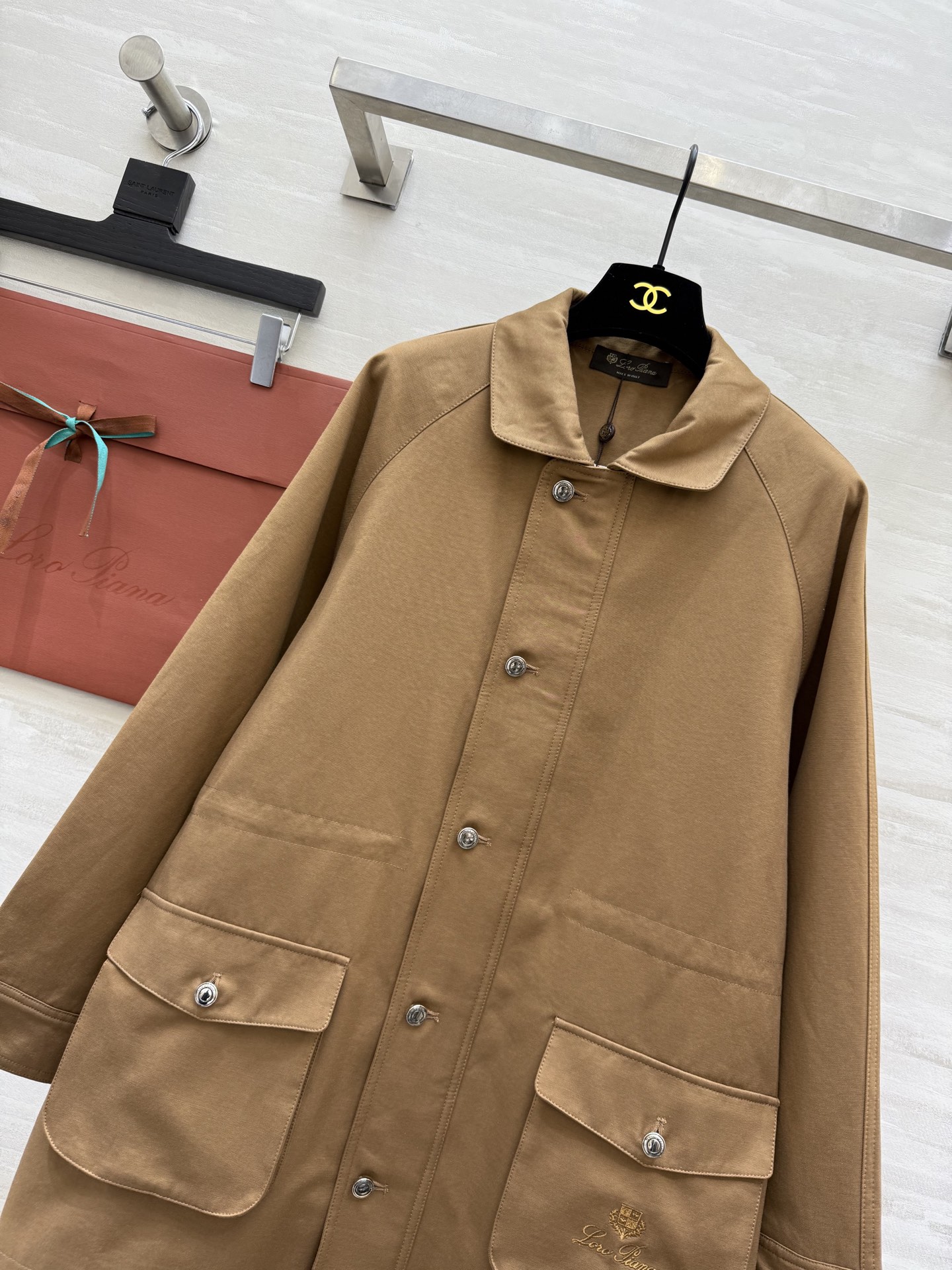 #Loro Pian♡²⁵秋冬新款 翻领收腰风衣外套 腰部可调节收腰显瘦 口袋精致logo刺绣🪡精致高级