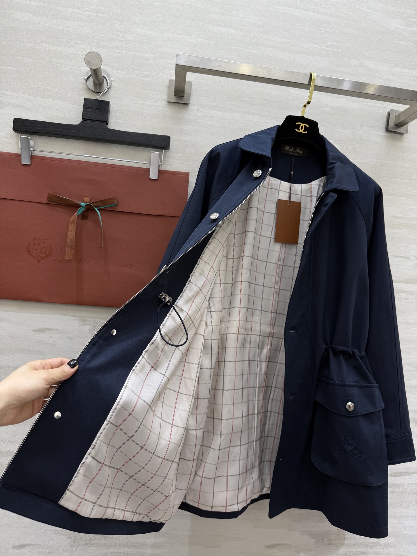 #Loro Pian♡²⁵秋冬新款 翻领收腰风衣外套 腰部可调节收腰显瘦 口袋精致logo刺绣🪡精致高级