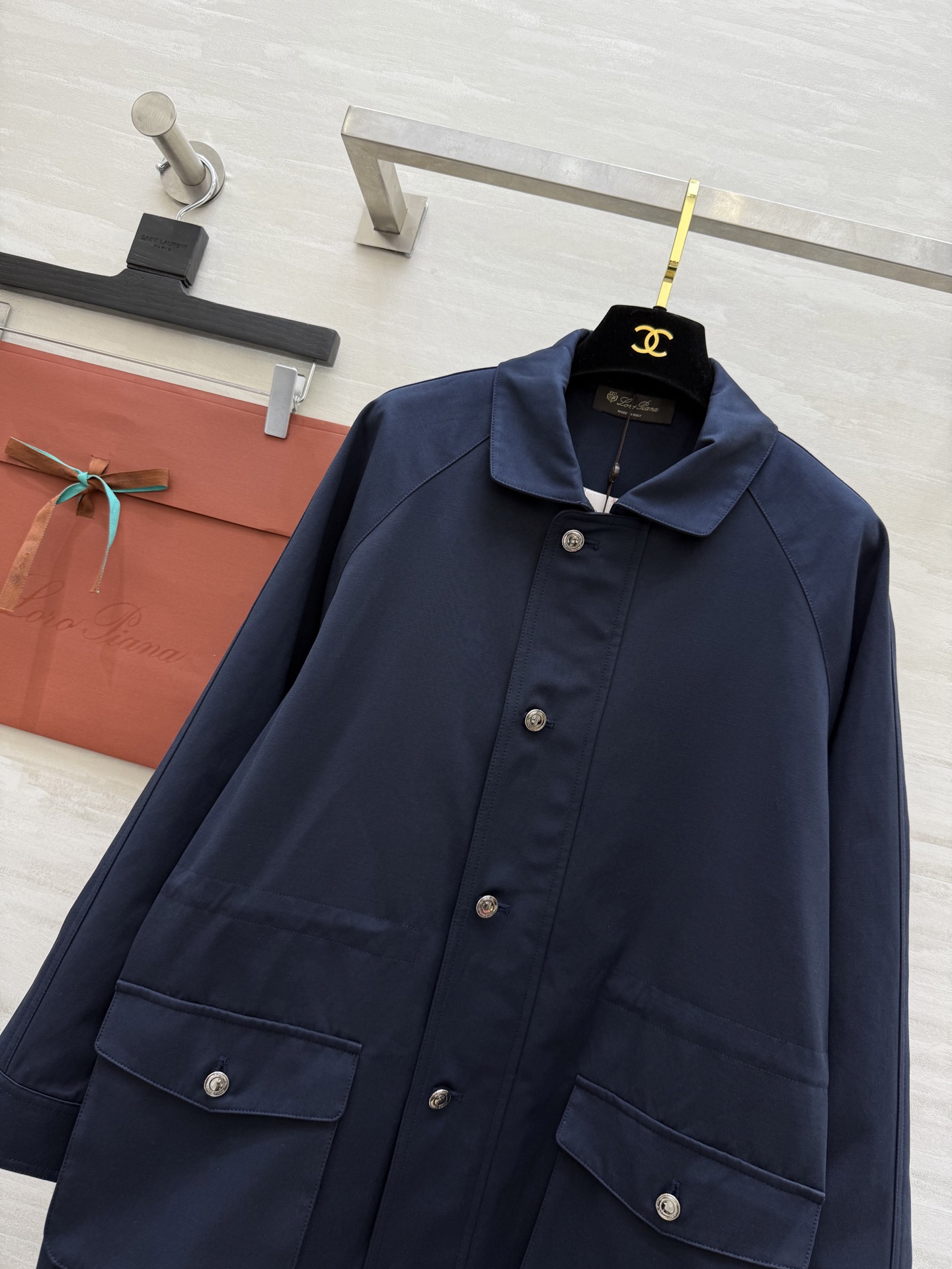 #Loro Pian♡²⁵秋冬新款 翻领收腰风衣外套 腰部可调节收腰显瘦 口袋精致logo刺绣🪡精致高级