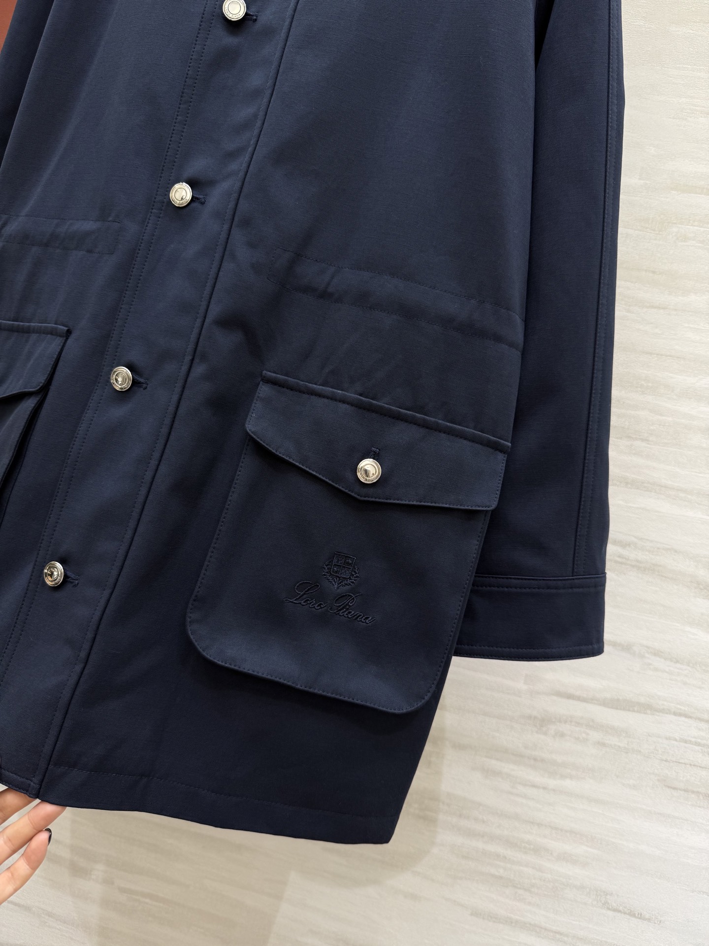 #Loro Pian♡²⁵秋冬新款 翻领收腰风衣外套 腰部可调节收腰显瘦 口袋精致logo刺绣🪡精致高级