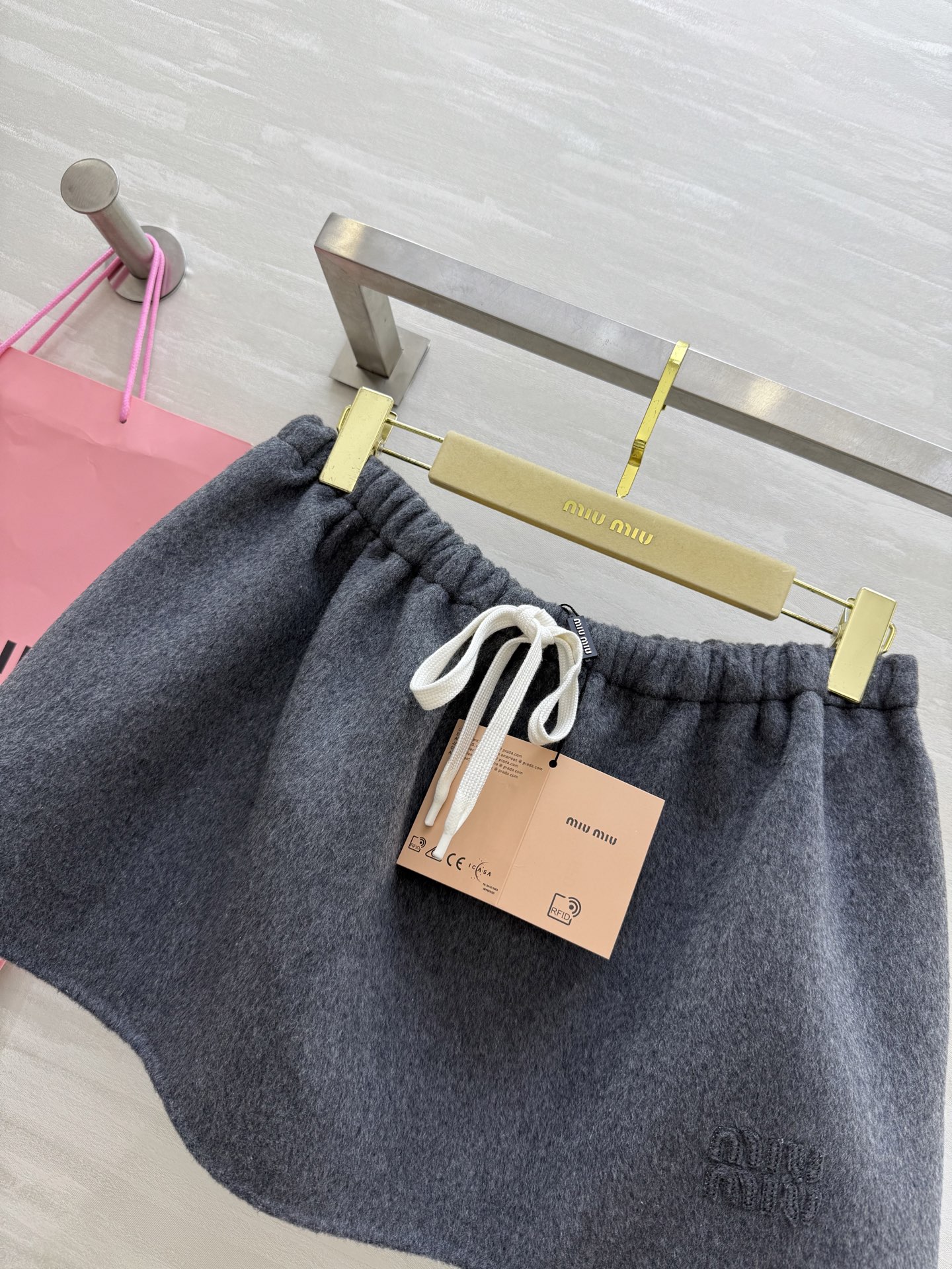 #Miu系双面呢半裙 浅灰色高智感穿搭 高品质定制 现货首发size：S/M/L（s码腰围：72，裙长：