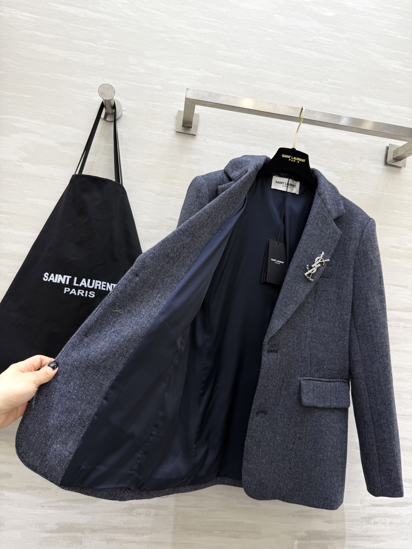 #ysl²⁵秋冬新款 羊毛人字纹西装外套 配送胸针精致高级 高品质 现货首发size：S/M/L（s码胸
