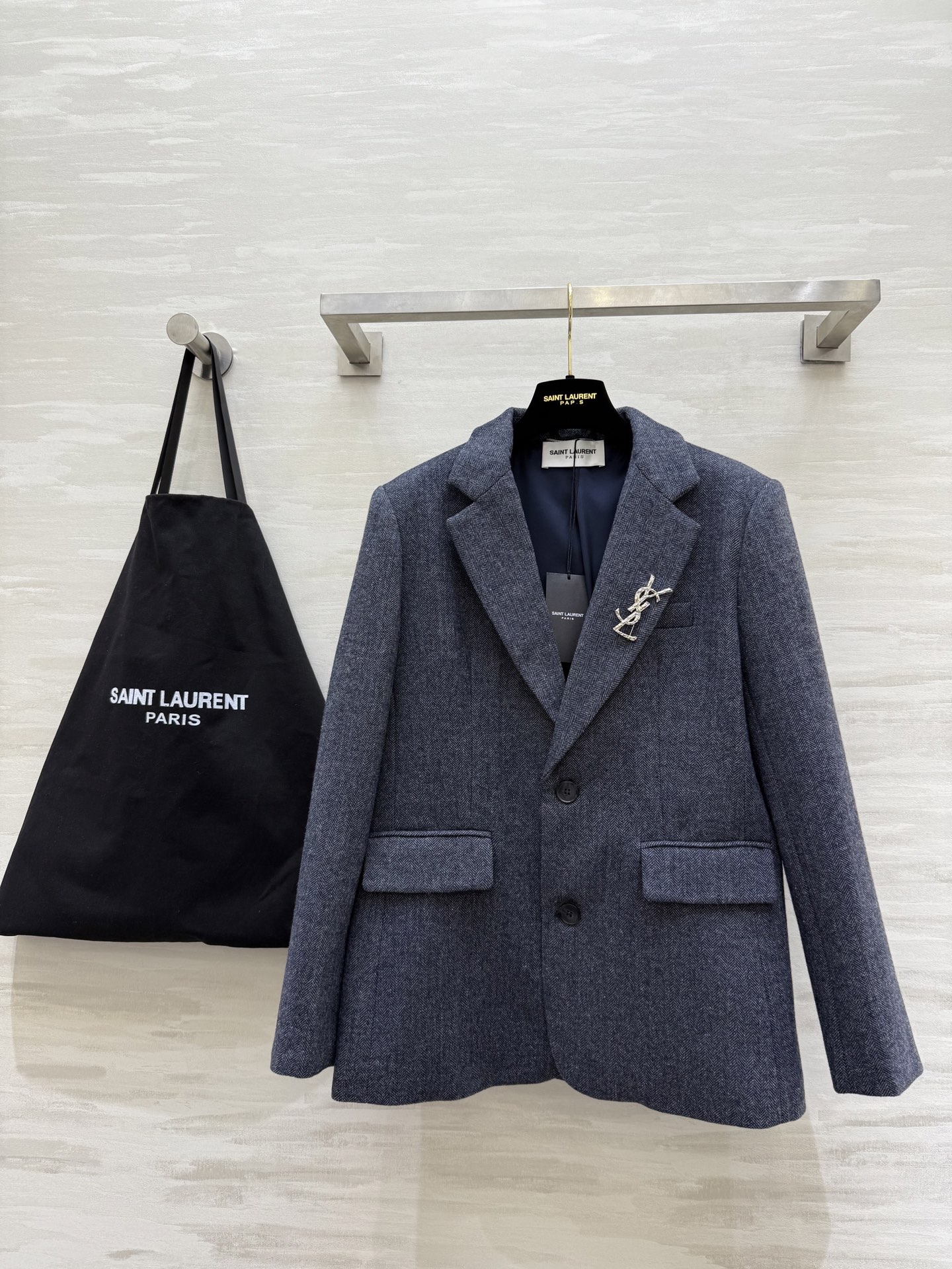 NO:587439,#ysl new autumn and winter style wool herringbone suit jacket, delivery brooch, exquisite and advanced, high quality, ready for sale, sizeS/M/L (S size bust 98, length 65), saint laurent, jackets & coats, business suit, brooch, breastpin, alexander wang19860909#ysl秋冬新款 羊毛人字纹西装外套 配送胸针精致高级 高品质 现货首发sizeS/M/L（s码胸围98,衣长65）,,saint laurent,jackets & coats,business suit,brooch，breastpin,alexander wang,Women's clothing