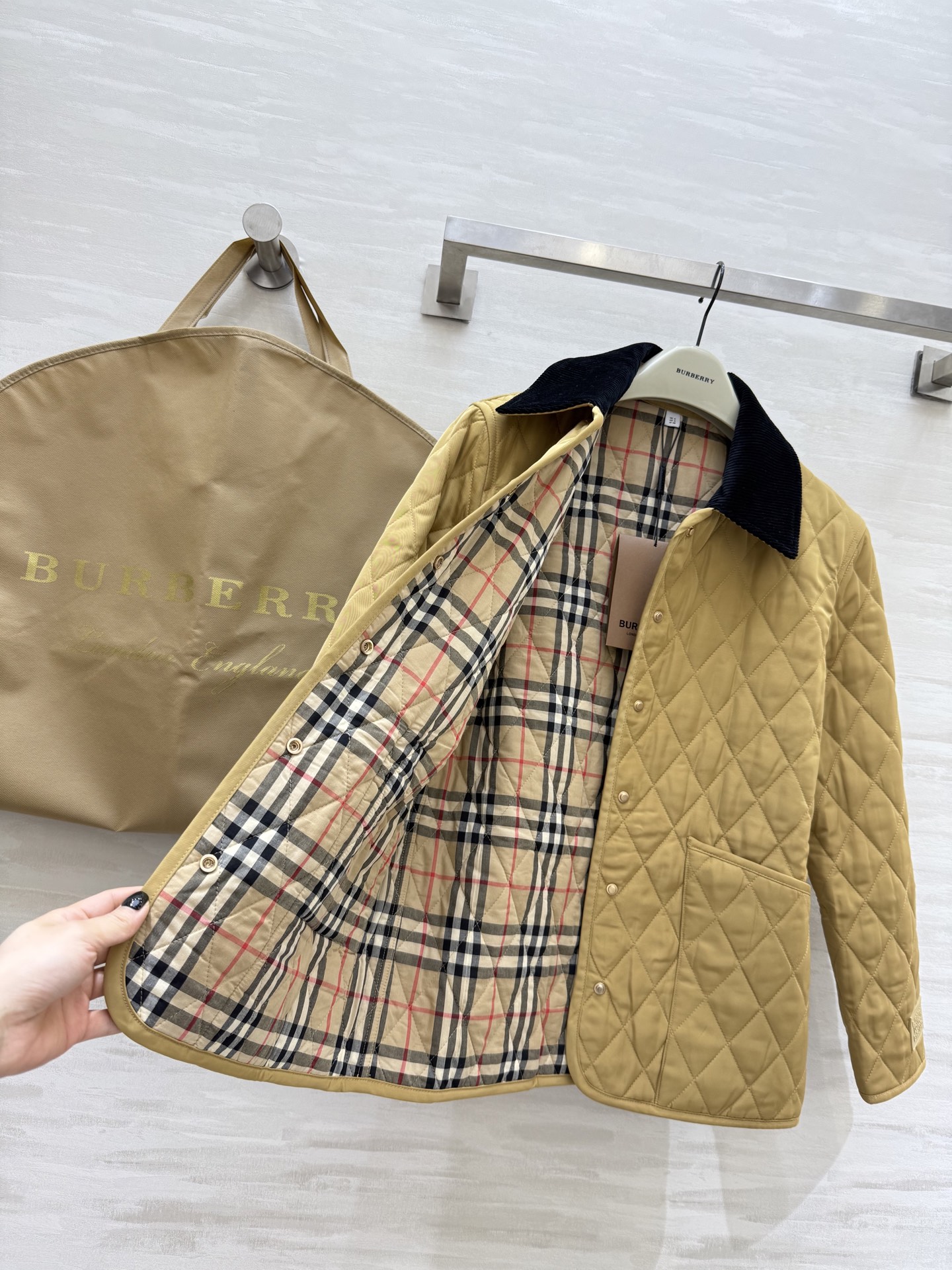 #Burberr♡²⁵秋冬新款棉服🍂和秋冬好适配呀 上身好好看 氛围感满满 经典款时髦又保暖 高品质定制