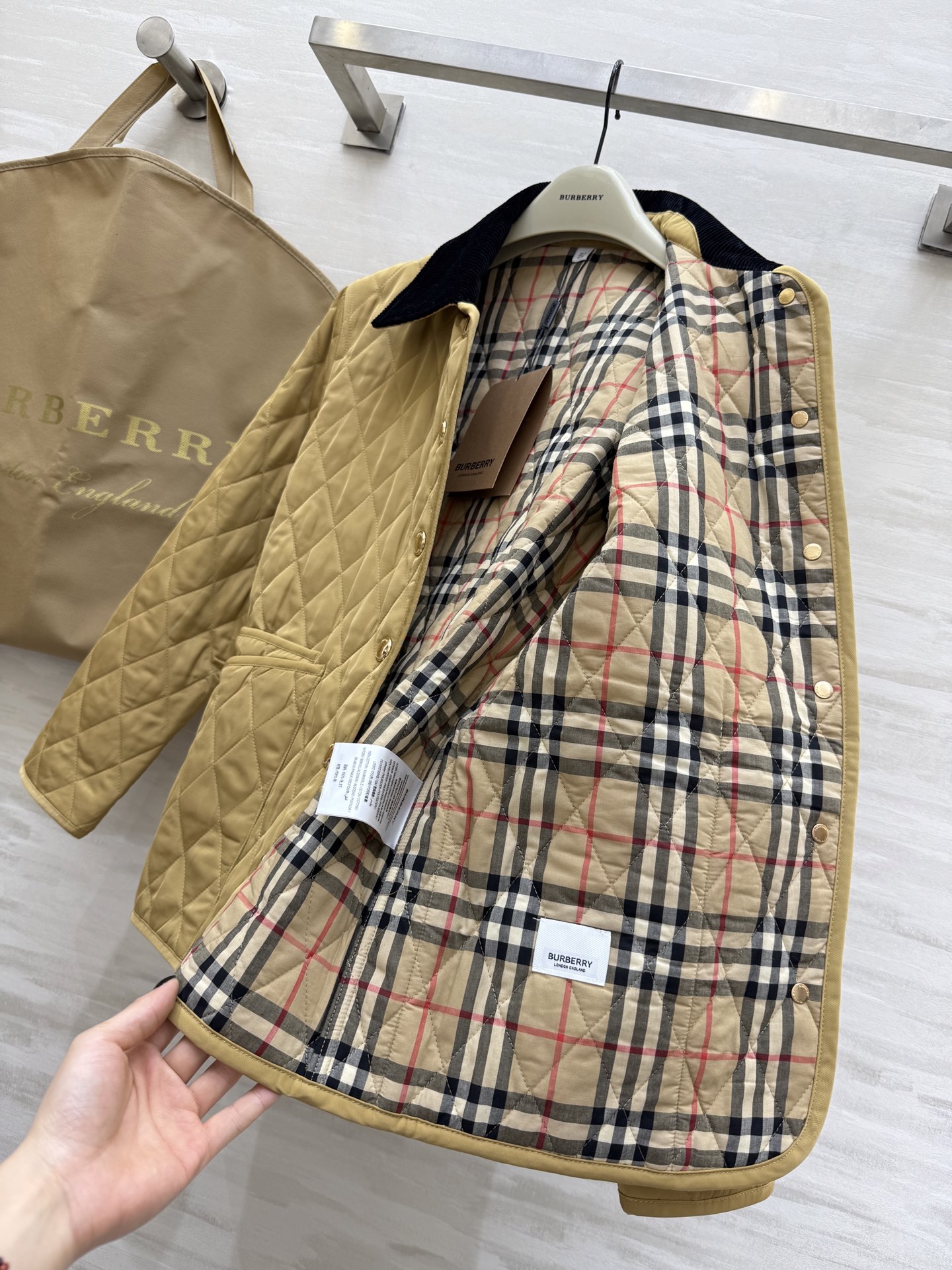 #Burberr♡²⁵秋冬新款棉服🍂和秋冬好适配呀 上身好好看 氛围感满满 经典款时髦又保暖 高品质定制