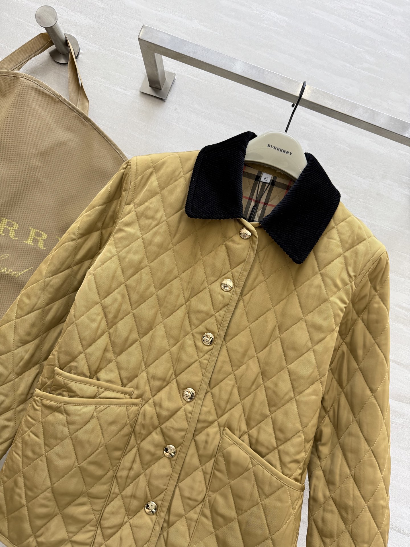 #Burberr♡²⁵秋冬新款棉服🍂和秋冬好适配呀 上身好好看 氛围感满满 经典款时髦又保暖 高品质定制