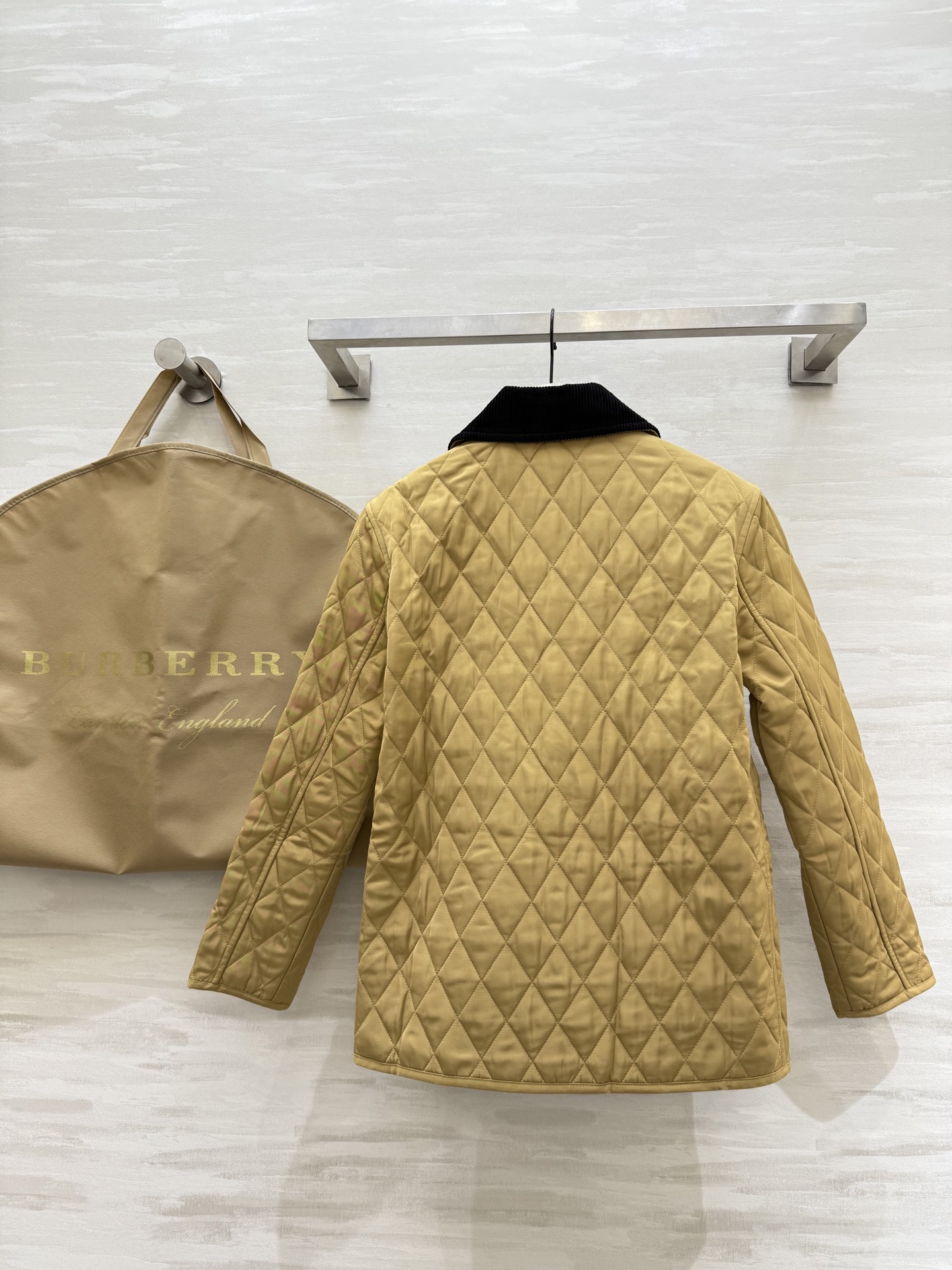 #Burberr♡²⁵秋冬新款棉服🍂和秋冬好适配呀 上身好好看 氛围感满满 经典款时髦又保暖 高品质定制