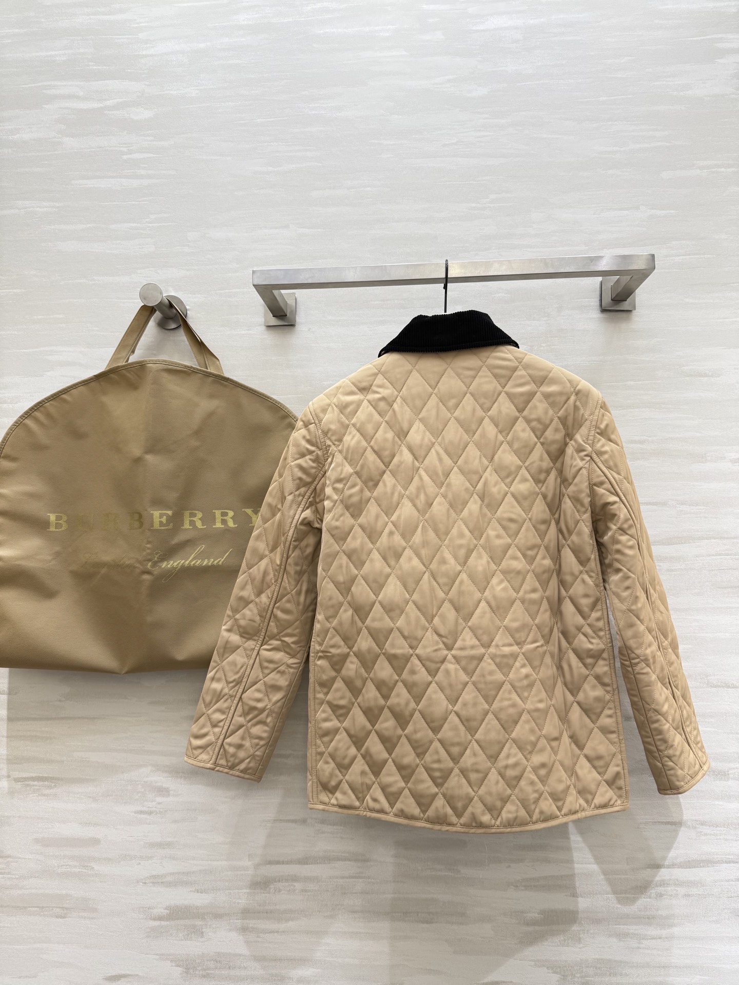 #Burberr♡²⁵秋冬新款棉服🍂和秋冬好适配呀 上身好好看 氛围感满满 经典款时髦又保暖 高品质定制