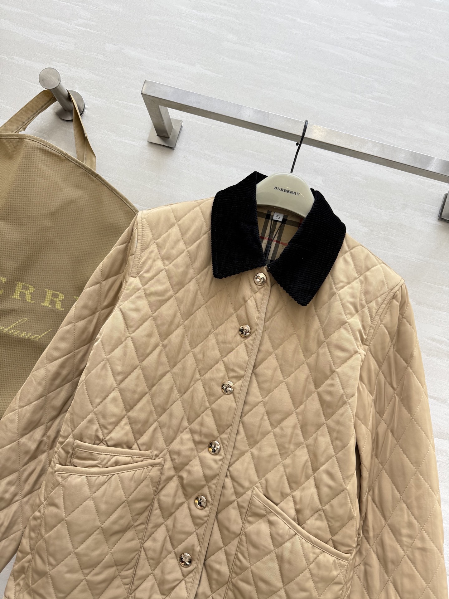 #Burberr♡²⁵秋冬新款棉服🍂和秋冬好适配呀 上身好好看 氛围感满满 经典款时髦又保暖 高品质定制